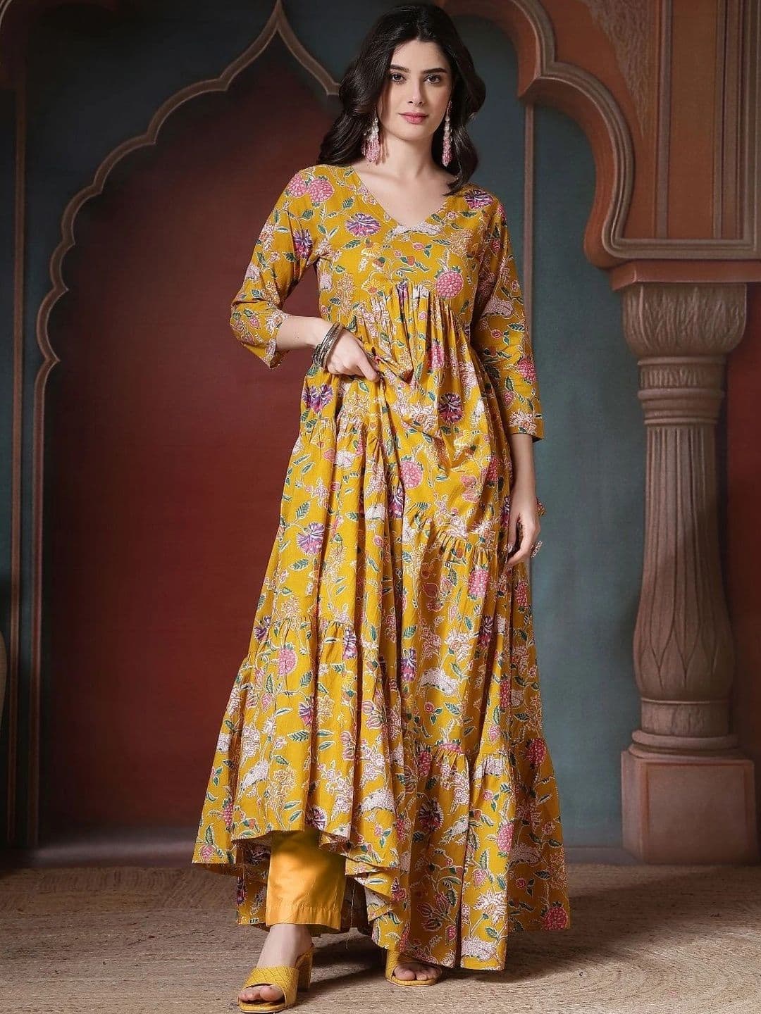 Sangria Women Floral Printed Floral Anarkali Kurta thumbnail 3