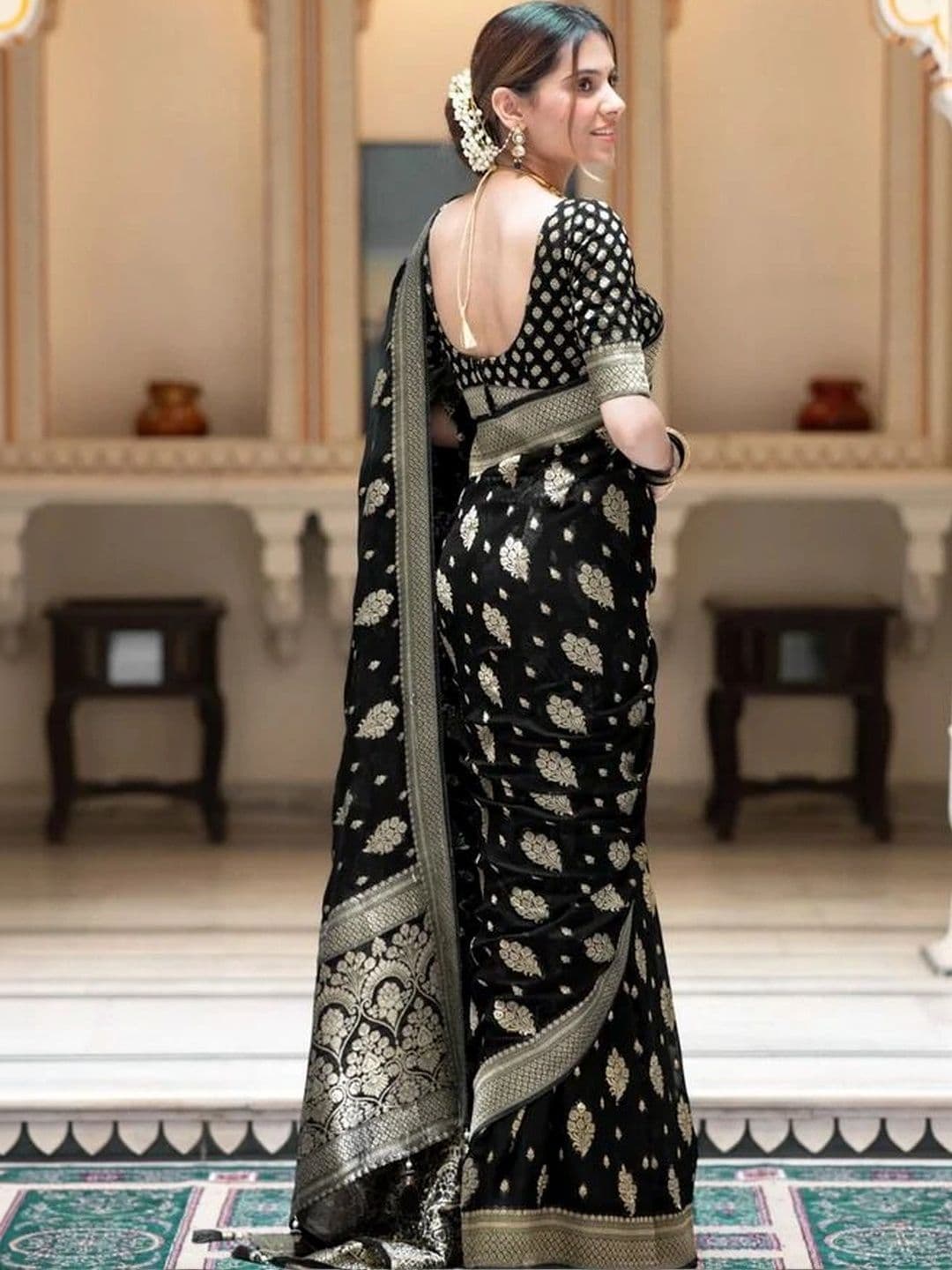 Mitera Woven Design Zari Silk Blend Banarasi Saree thumbnail 7