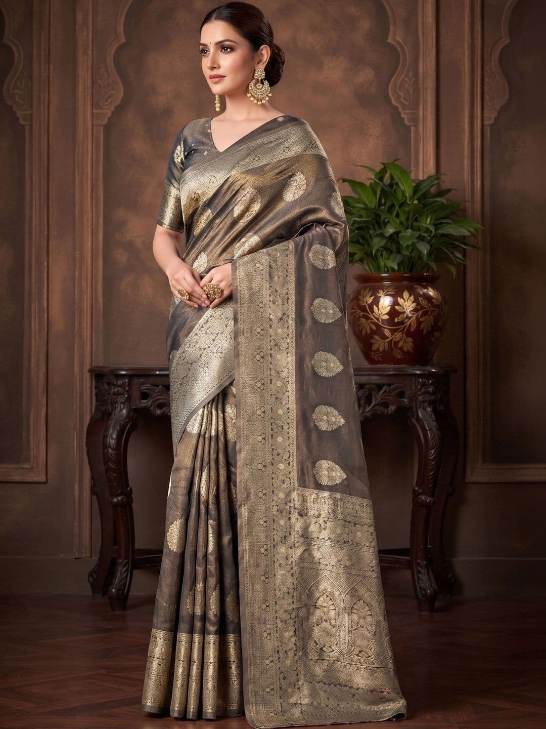 MONJOLIKA FASHION Embellished Zari Silk Blend Designer Bomkai silk Saree thumbnail 7