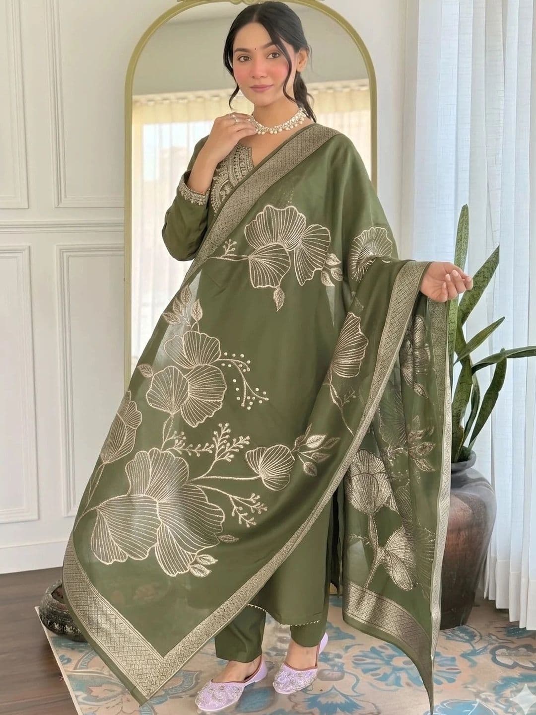 Moda Rapido Women Ethnic Motifs Embroidered Regular Thread Work Pure Cotton Kurta with Trousers & With thumbnail 5