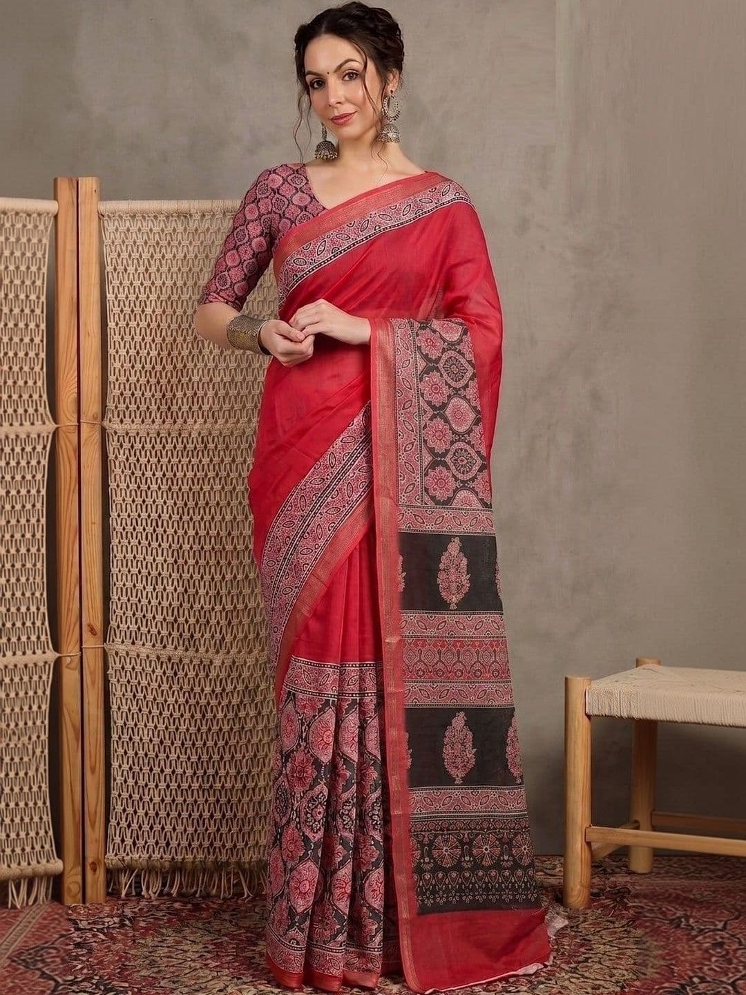 AARYAN SAREES AARYAN Women SAREES Red and black Kalamkari Saree thumbnail 4