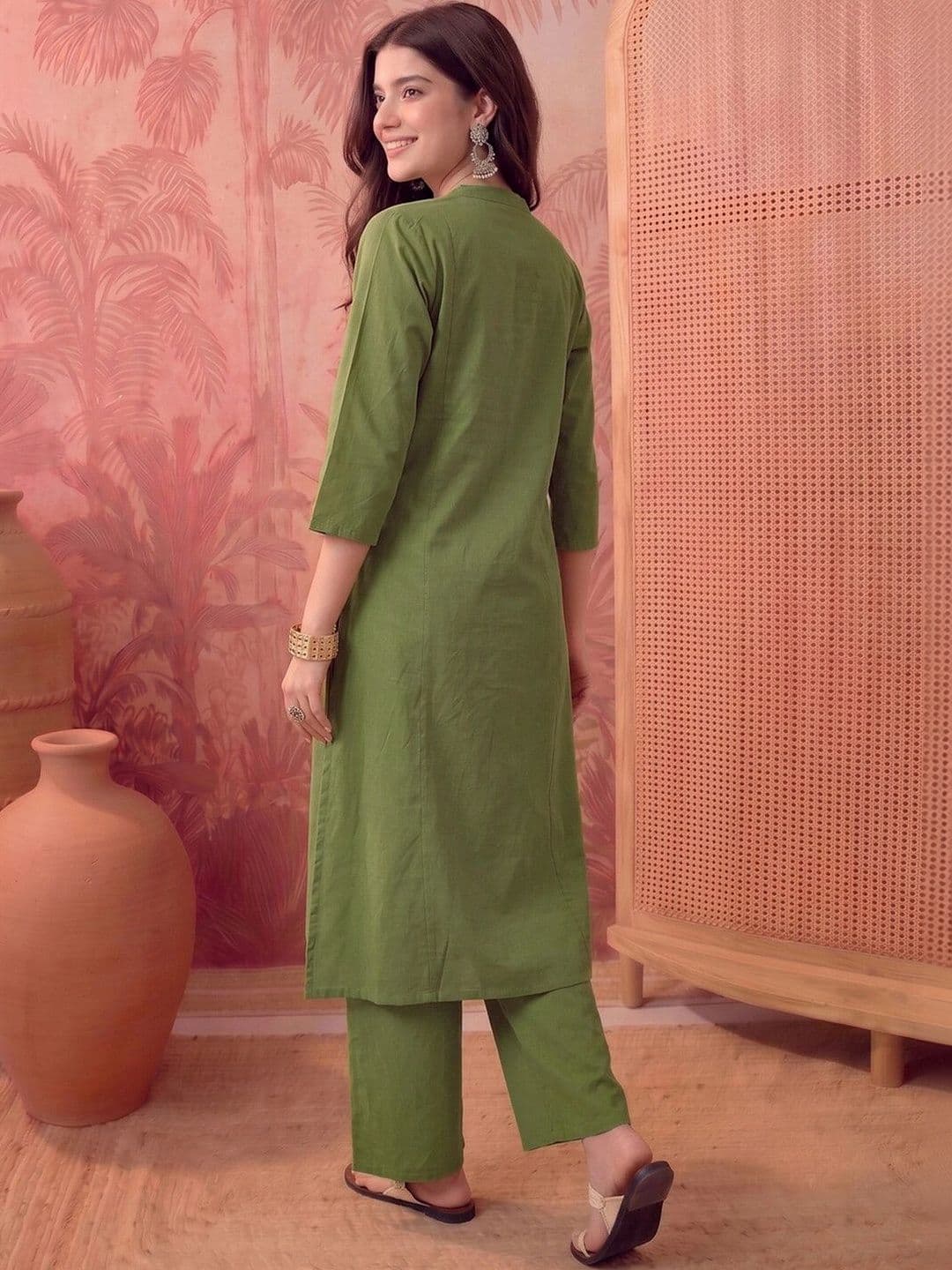 Sangria Women Floral Embroidered Regular Thread Work Kurta with Trousers thumbnail 3