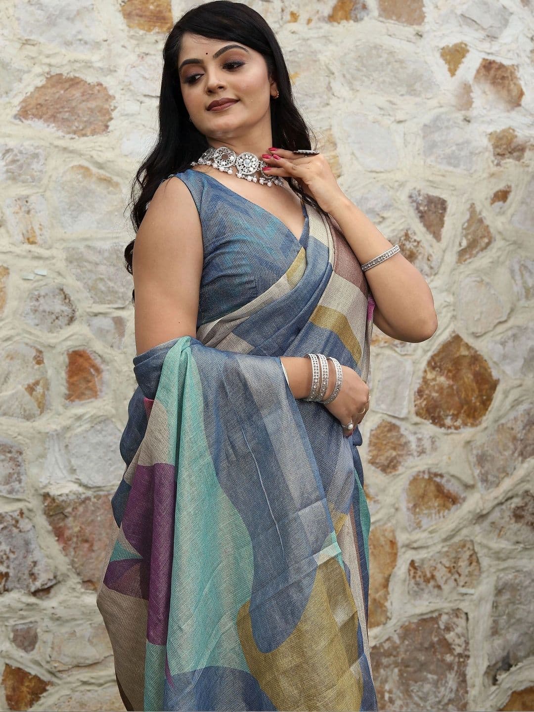 MANVAA Women Woven Design Cotton Handloom Saree thumbnail 3