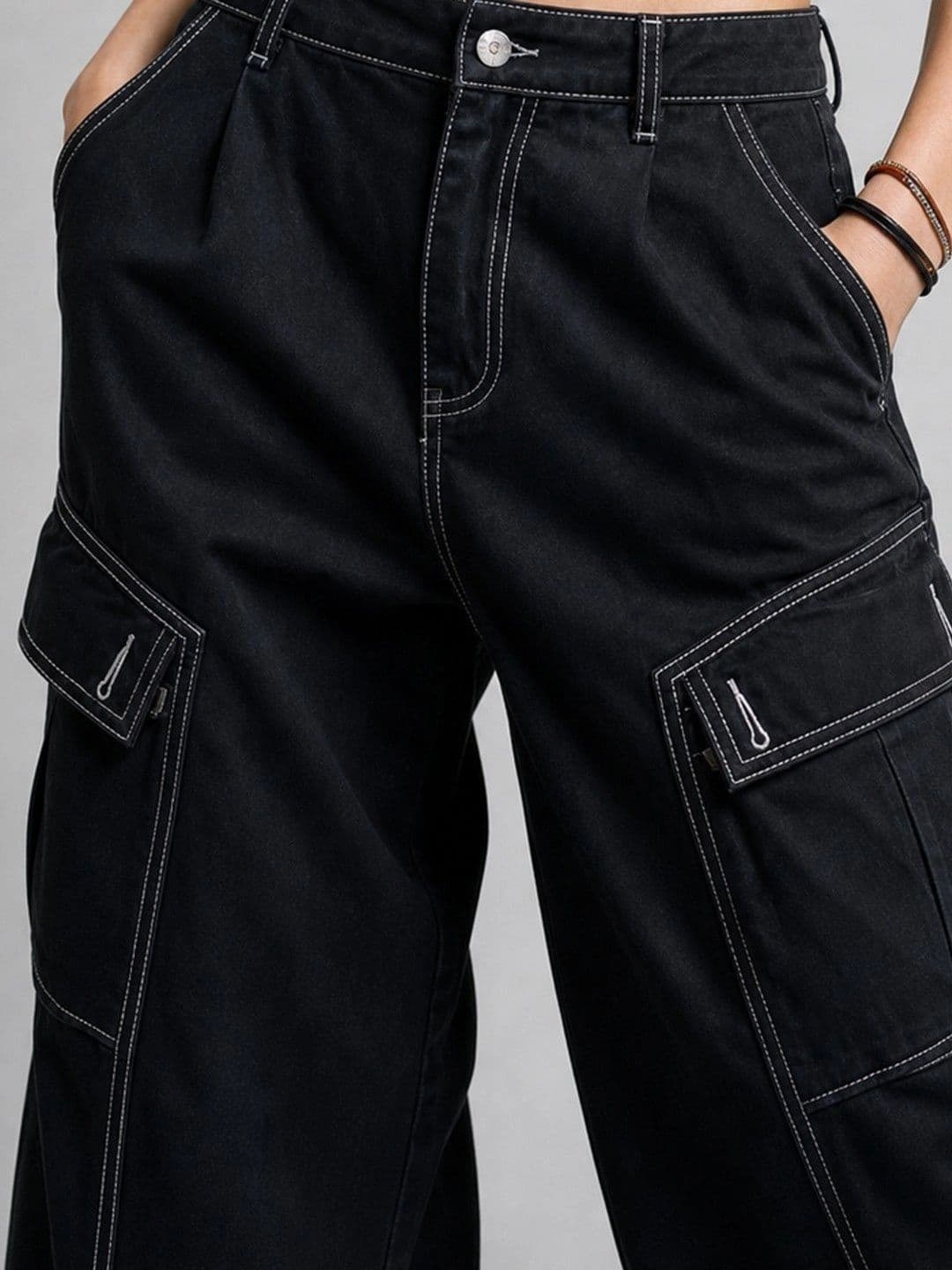 Suo Women Straight Fit Low-Rise Low Distress Stretchable Jeans thumbnail 5