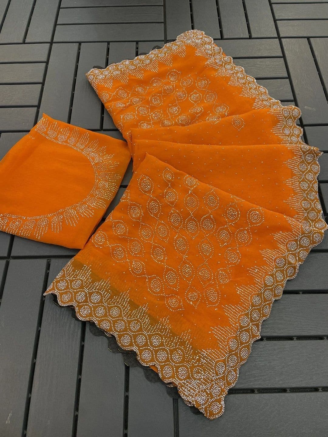 SmileyFashion Pure Georgette Saree thumbnail 3