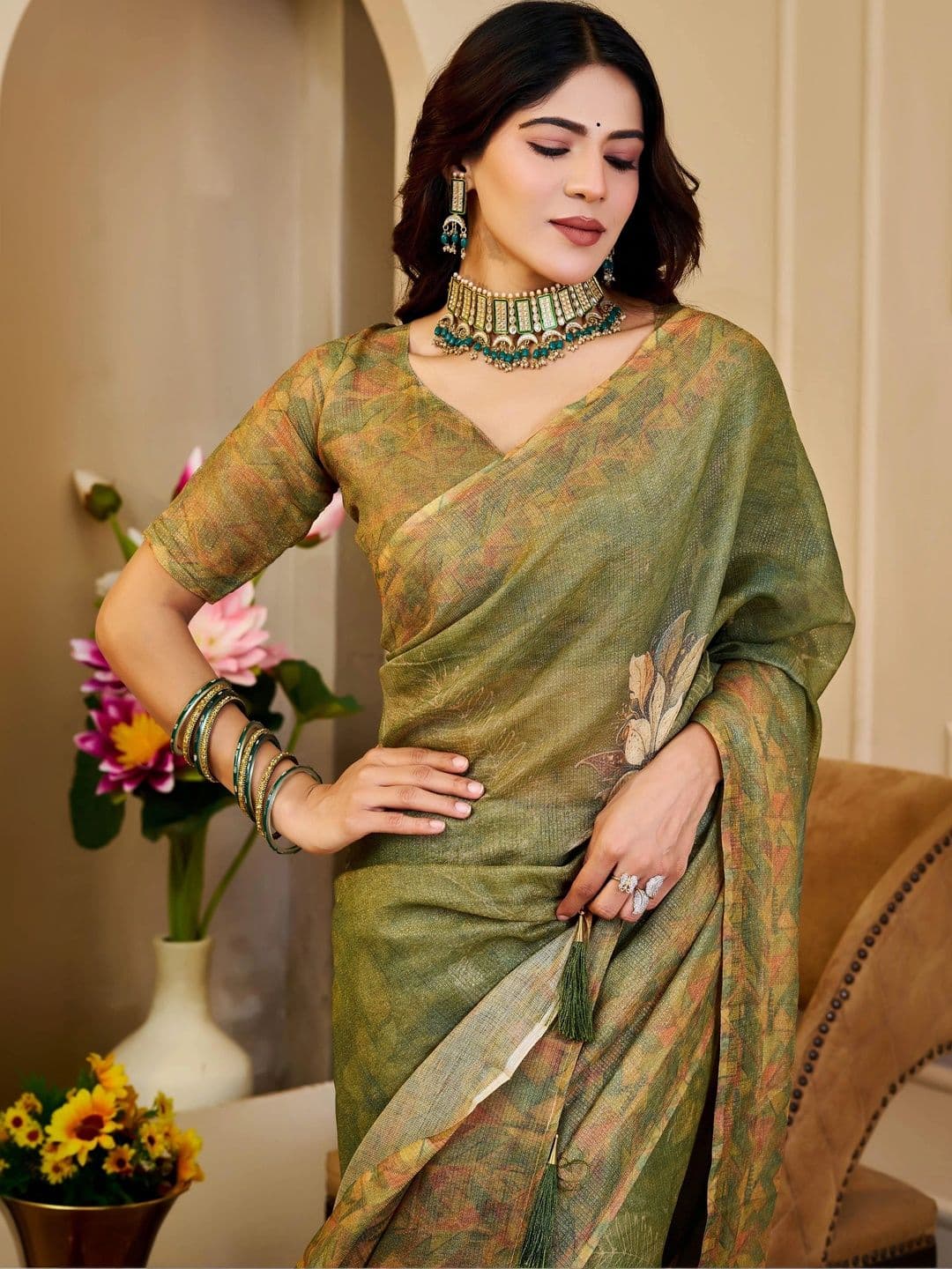 Maroosh Women Floral Silk Cotton Handloom Saree thumbnail 2