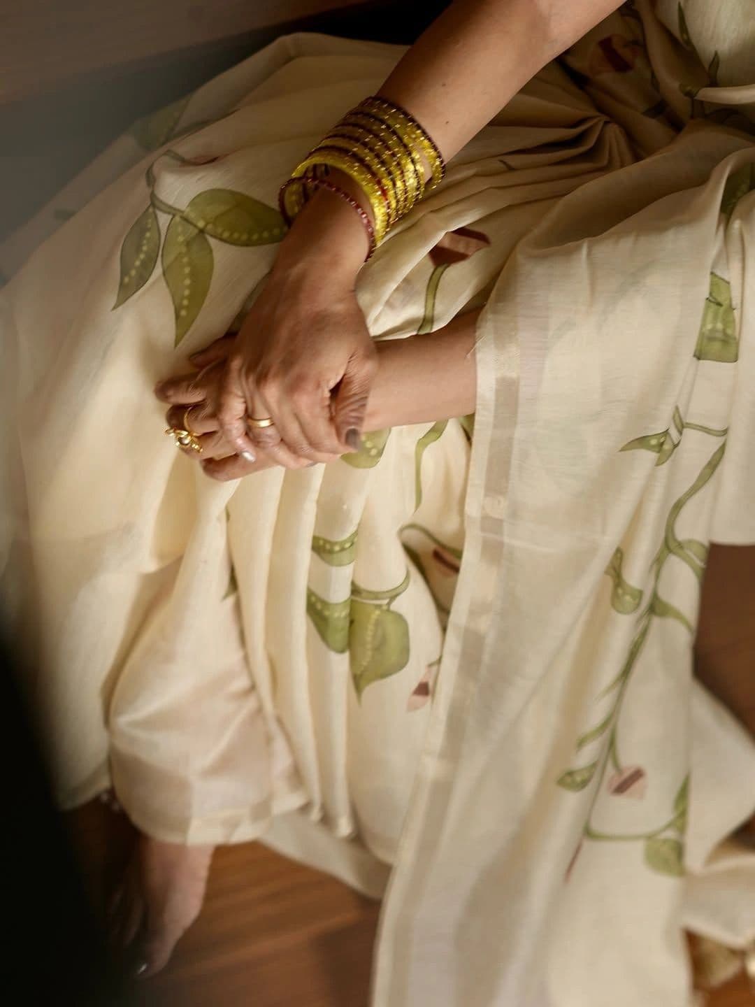 vidhyarani Women Floral Printed Saree with Tassels thumbnail 3