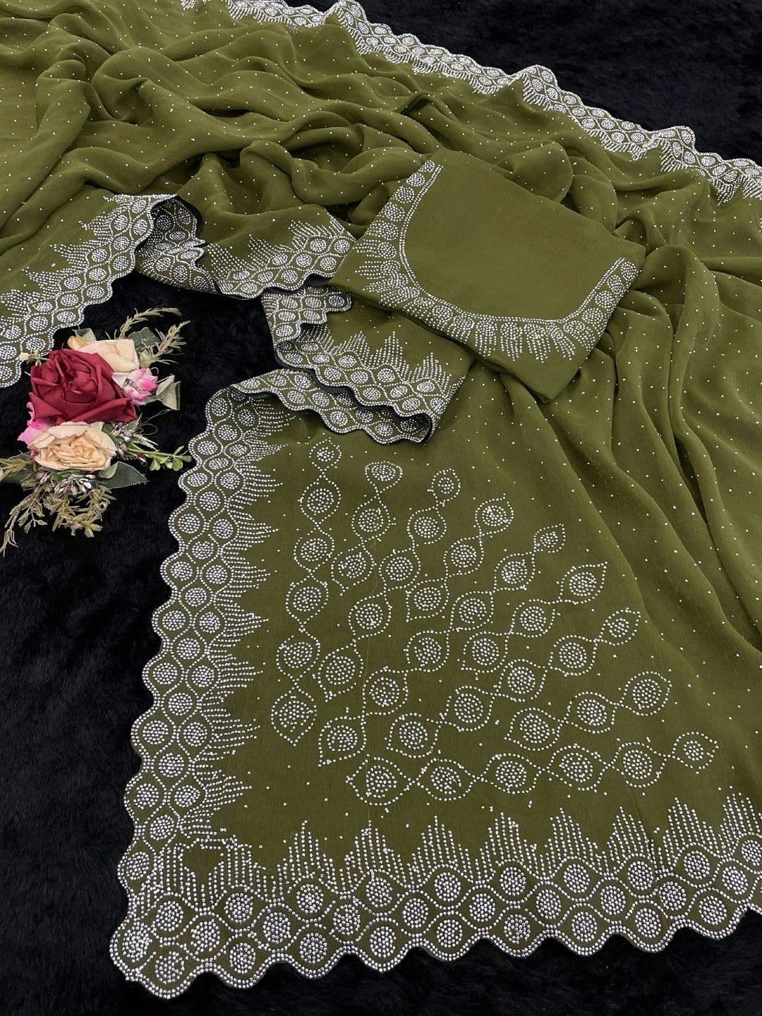 SmileyFashion Pure Georgette Saree thumbnail 3