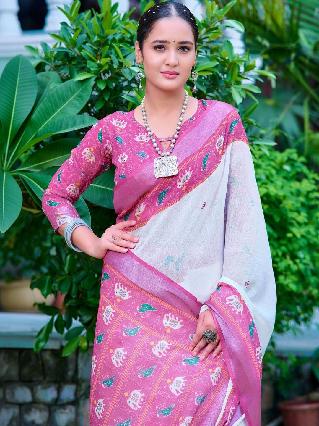 MANVAA Floral Saree thumbnail 3