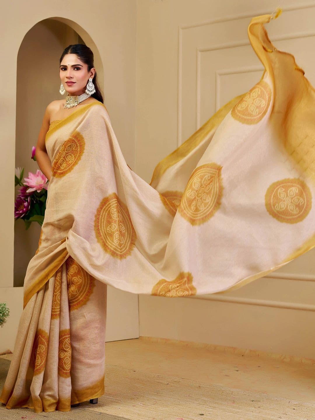 Maroosh Women  Floral Silk Cotton Handloom Saree thumbnail 6