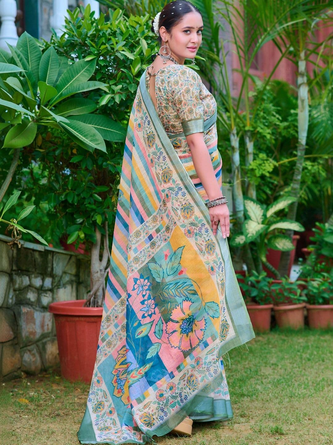 Maroosh Floral Saree thumbnail 4