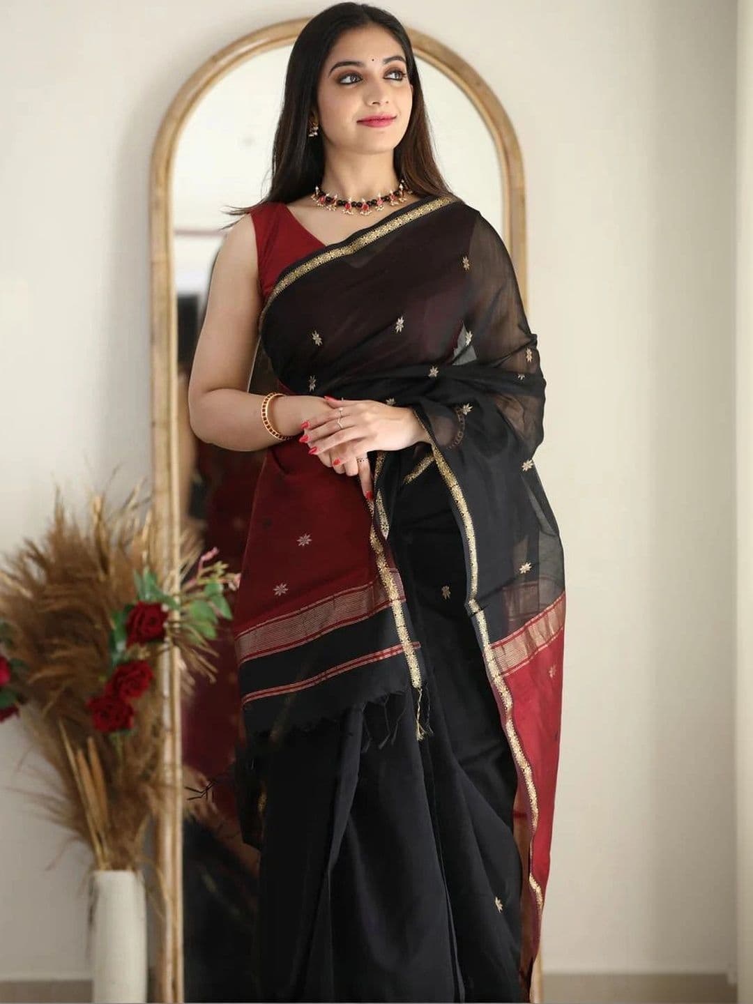 Mitera Woven Design Zari Silk Blend Banarasi Saree thumbnail 7