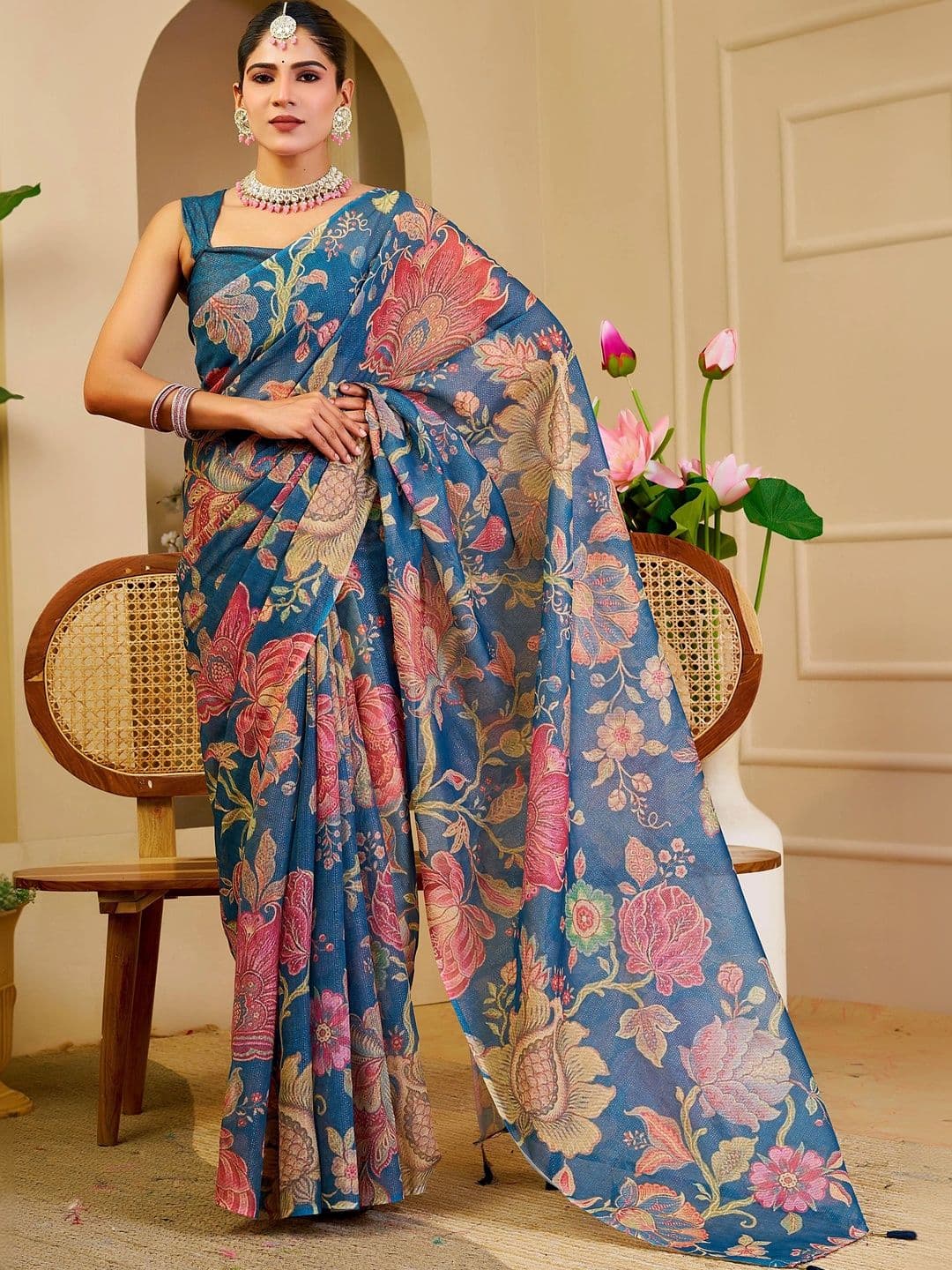 Maroosh Women Floral Silk Cotton Handloom Saree - view 1