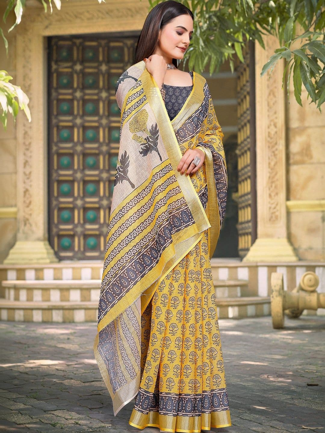 MANVAA Floral Saree thumbnail 2