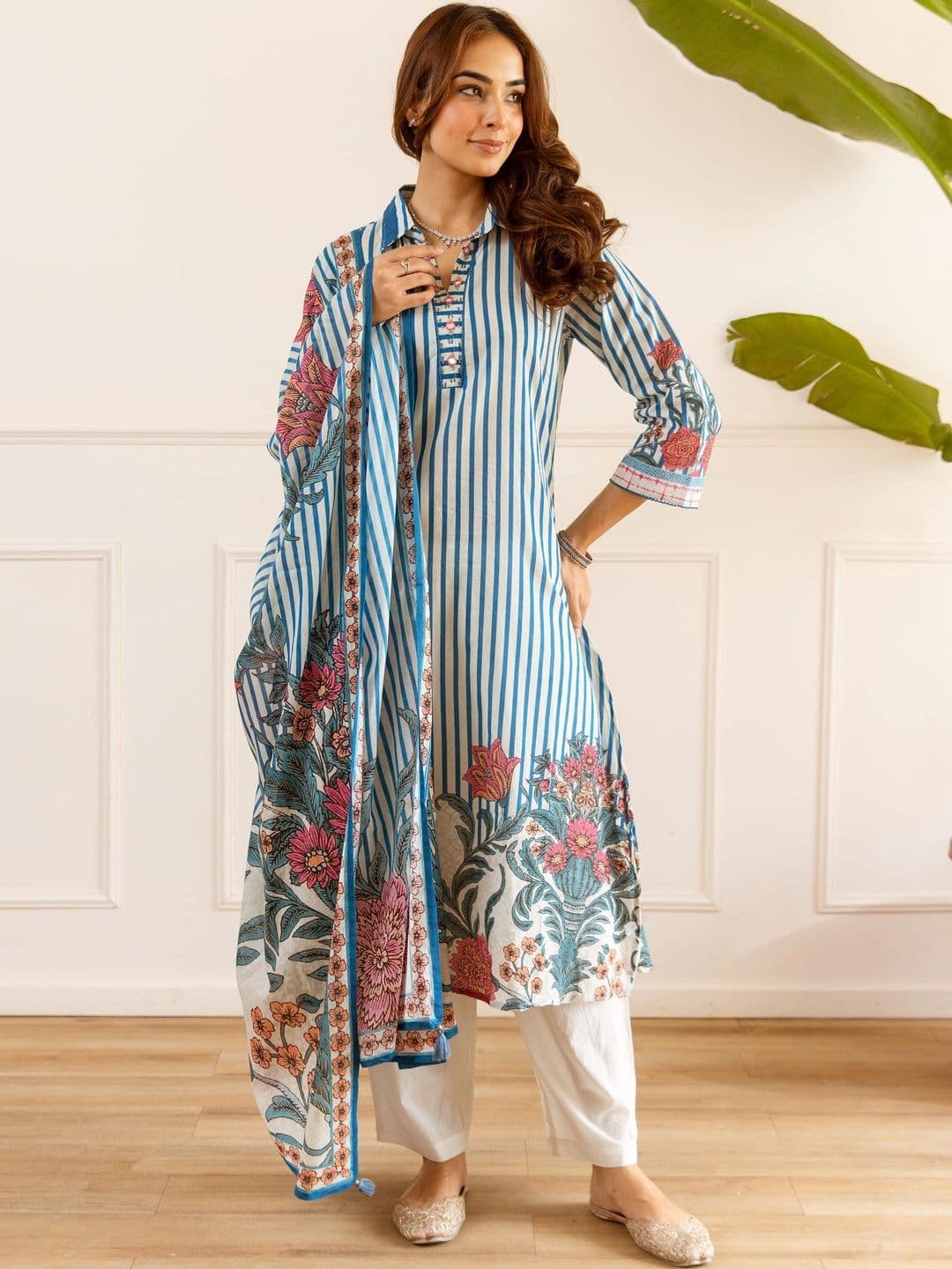 Sangria Women Ethnic Motifs Printed Regular Pure Cotton Kurta with Trousers & With Dupatta thumbnail 5