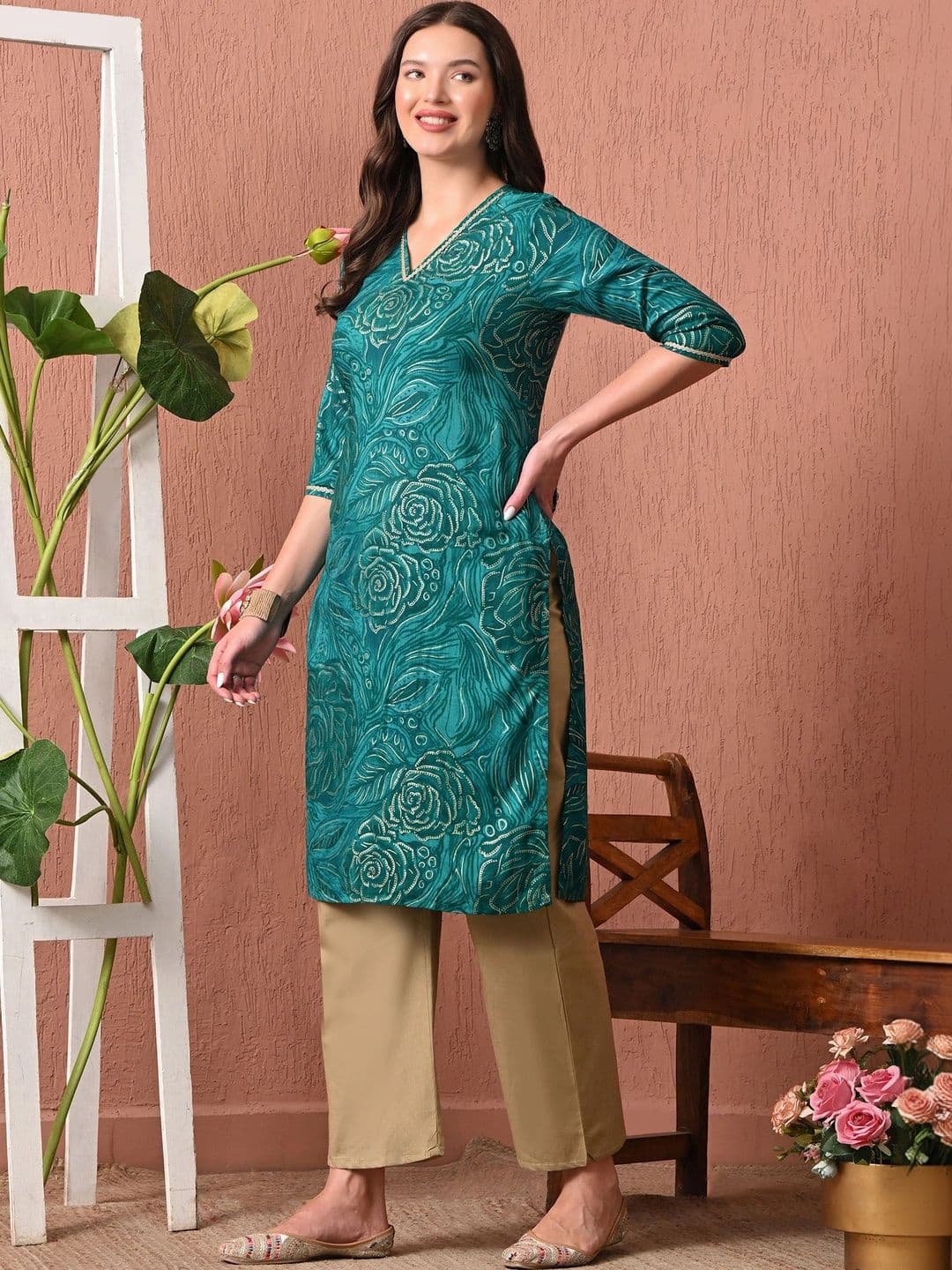 Sangria Women Floral Printed Floral Kurta thumbnail 2