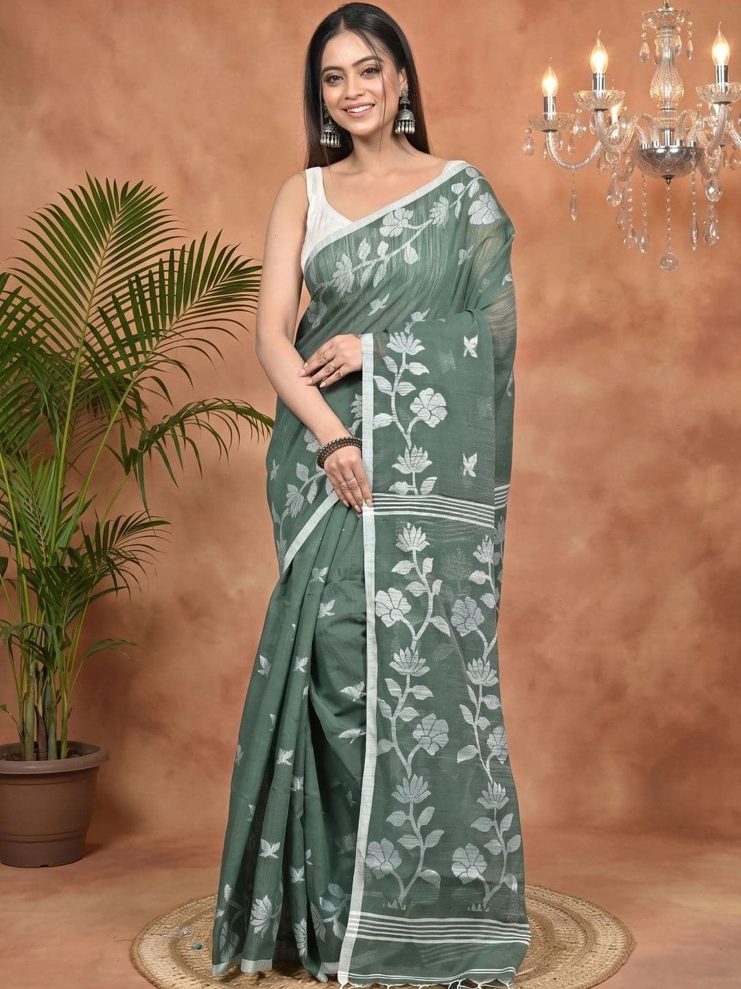 GitAsit Women Ethnic Motifs Sequinned Handloom Taant Saree - view 1