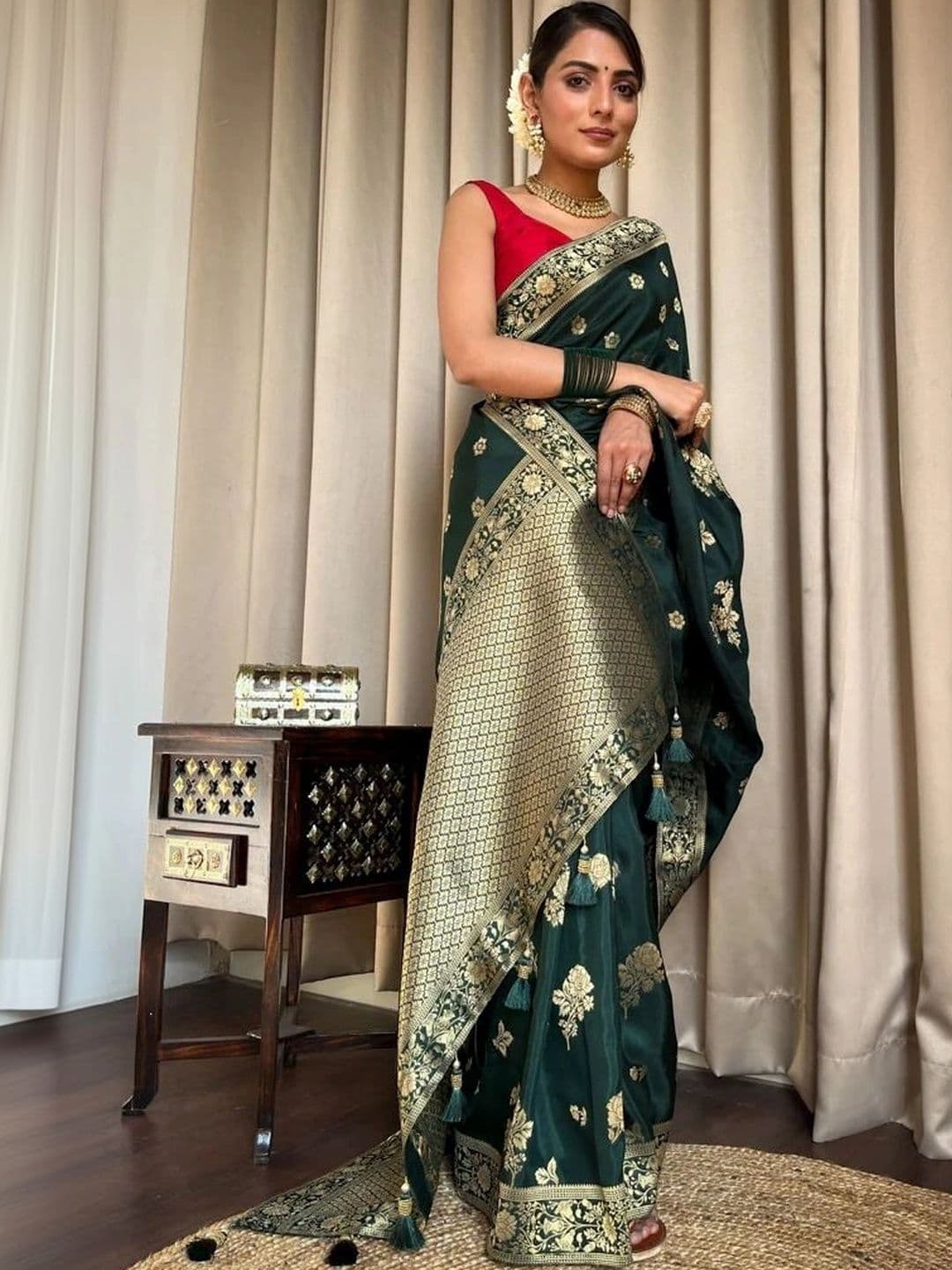 HERE&NOW Woven Design Zari Silk Blend Banarasi Saree thumbnail 5
