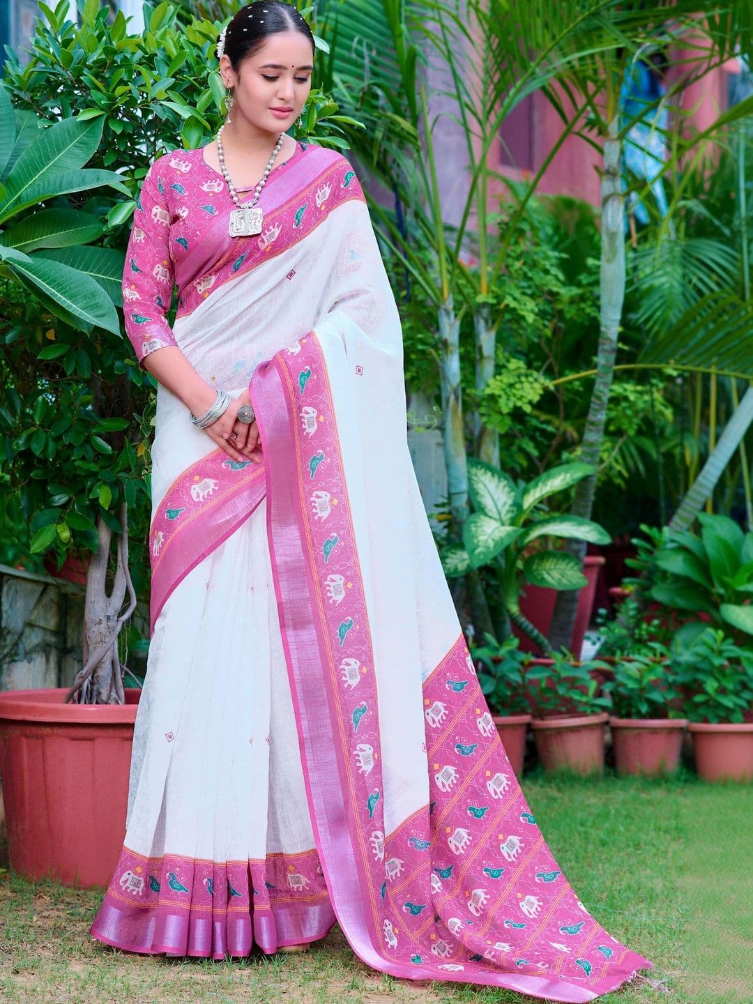 Maroosh Women Floral Saree - view 1