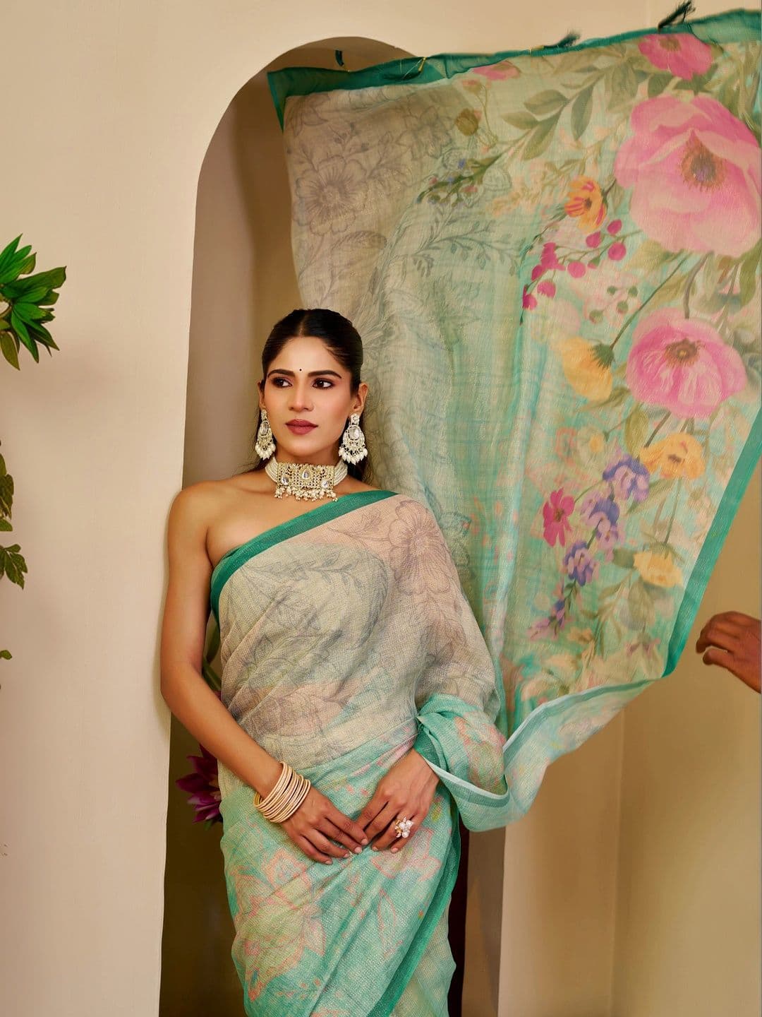 Maroosh Floral Silk Cotton Handloom Saree thumbnail 4