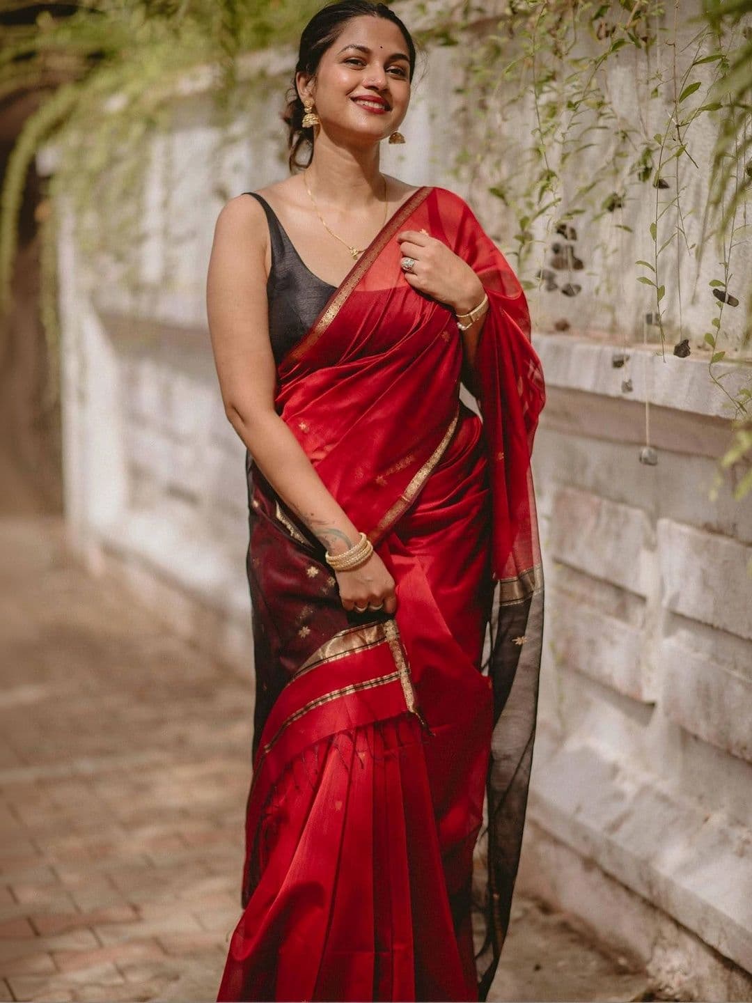 HERE&NOW Woven Design Zari Silk Blend Banarasi Saree - view 1
