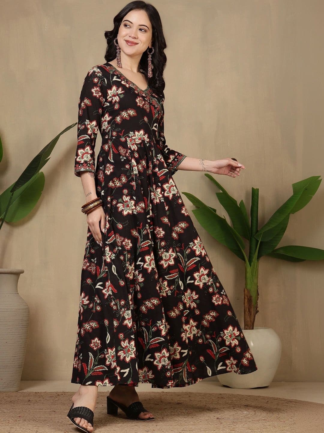 Sangria Women Floral Printed Floral Anarkali Kurta thumbnail 3