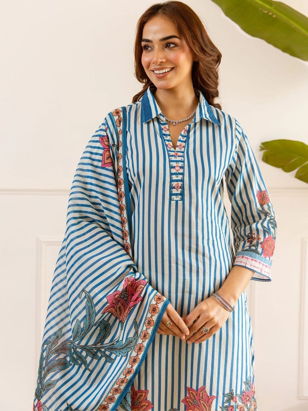 Sangria Women Ethnic Motifs Printed Regular Pure Cotton Kurta with Trousers & With Dupatta thumbnail 2