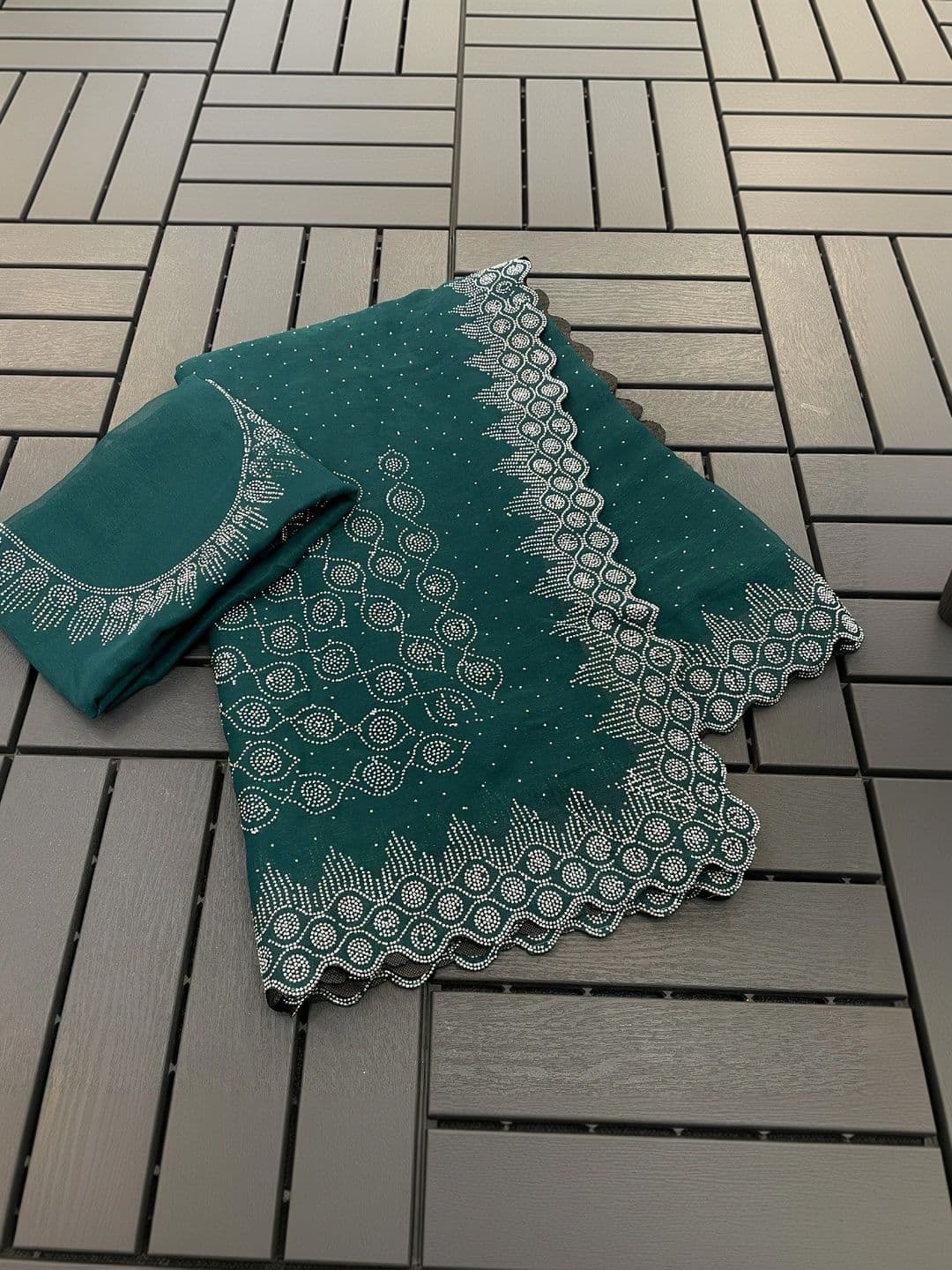 SmileyFashion Pure Georgette Saree thumbnail 6