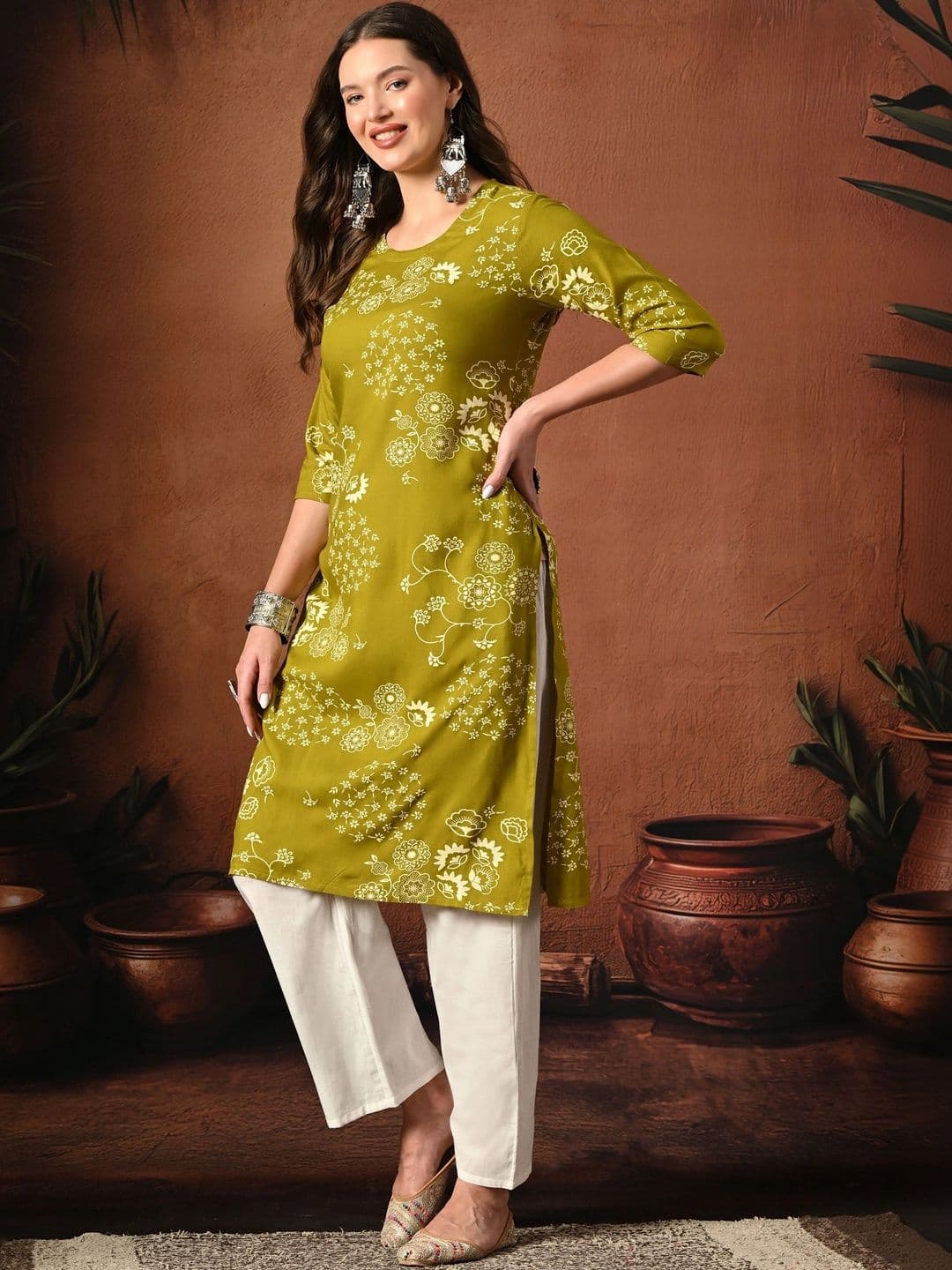 Sangria Women Floral Printed Floral Kurta thumbnail 4