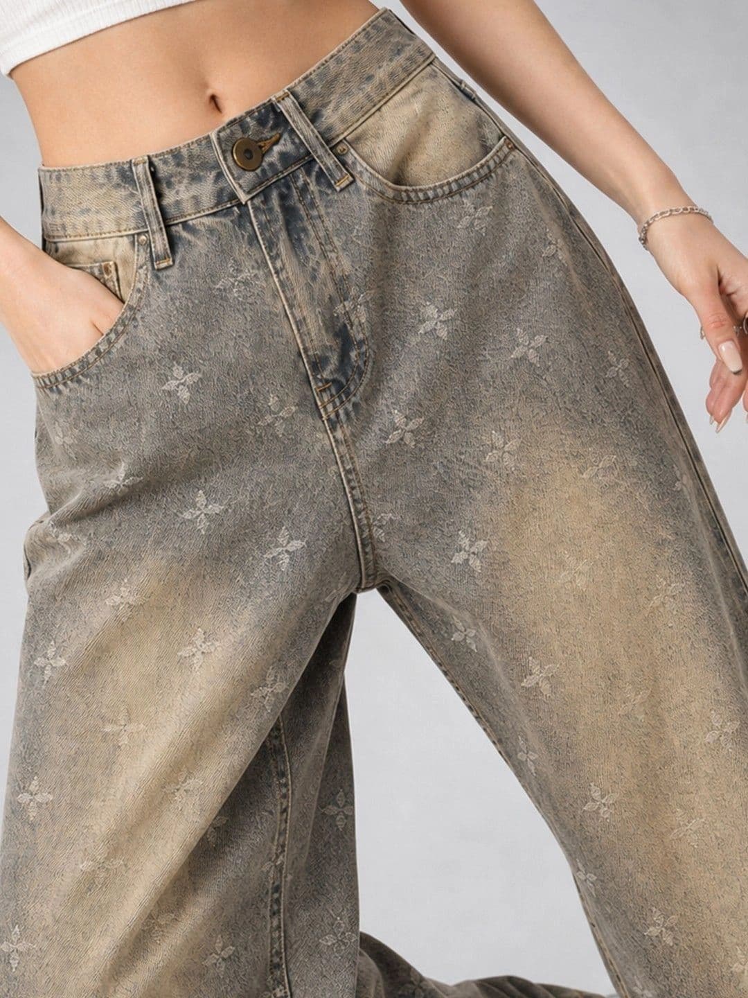 Suo Women Mid-Rise Low Distress Stretchable Jeans thumbnail 2