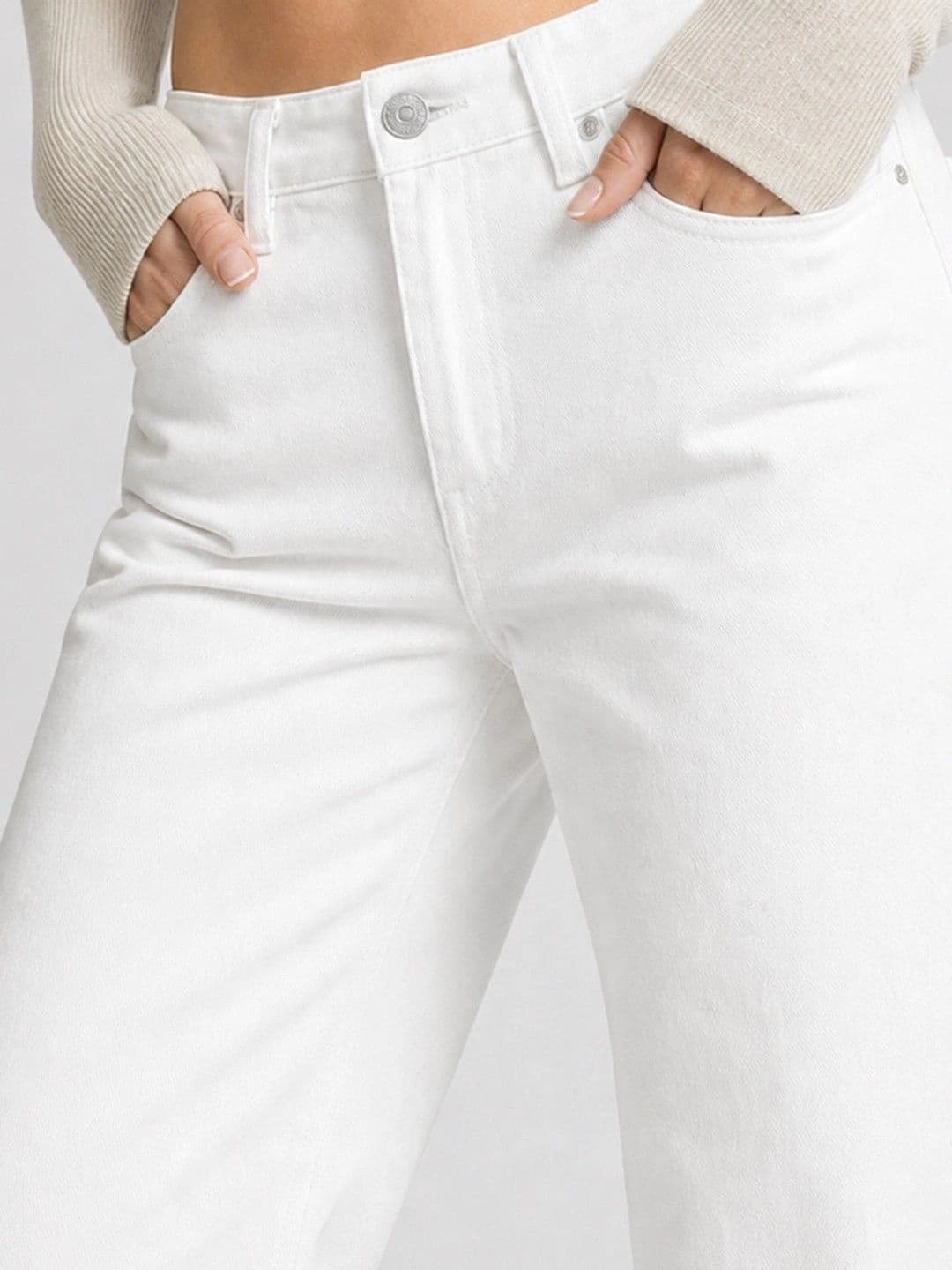 Suo Women Straight Fit Low-Rise Jeans thumbnail 4