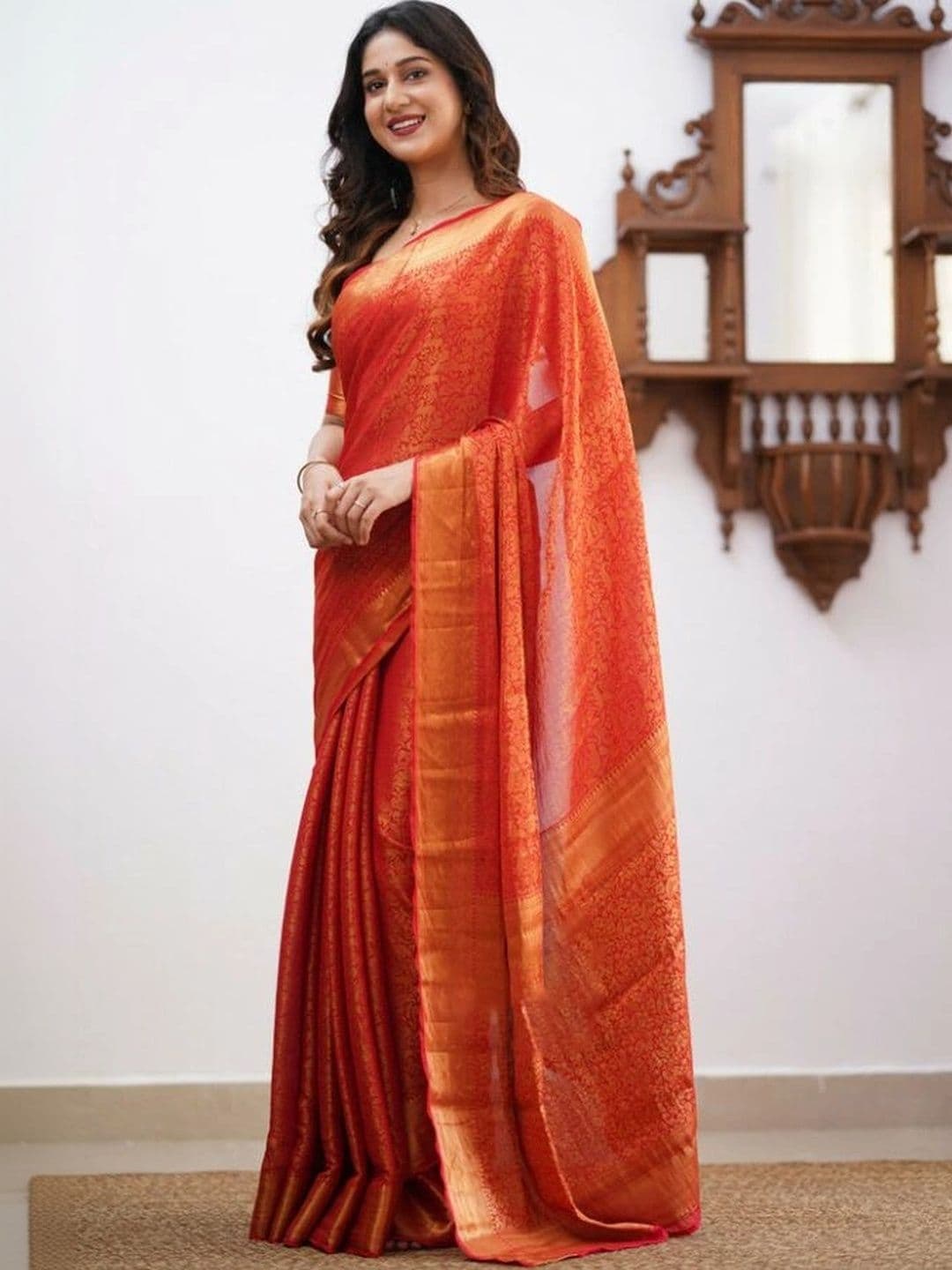 Mitera Women  Woven Design Zari Silk Blend Banarasi Saree thumbnail 3