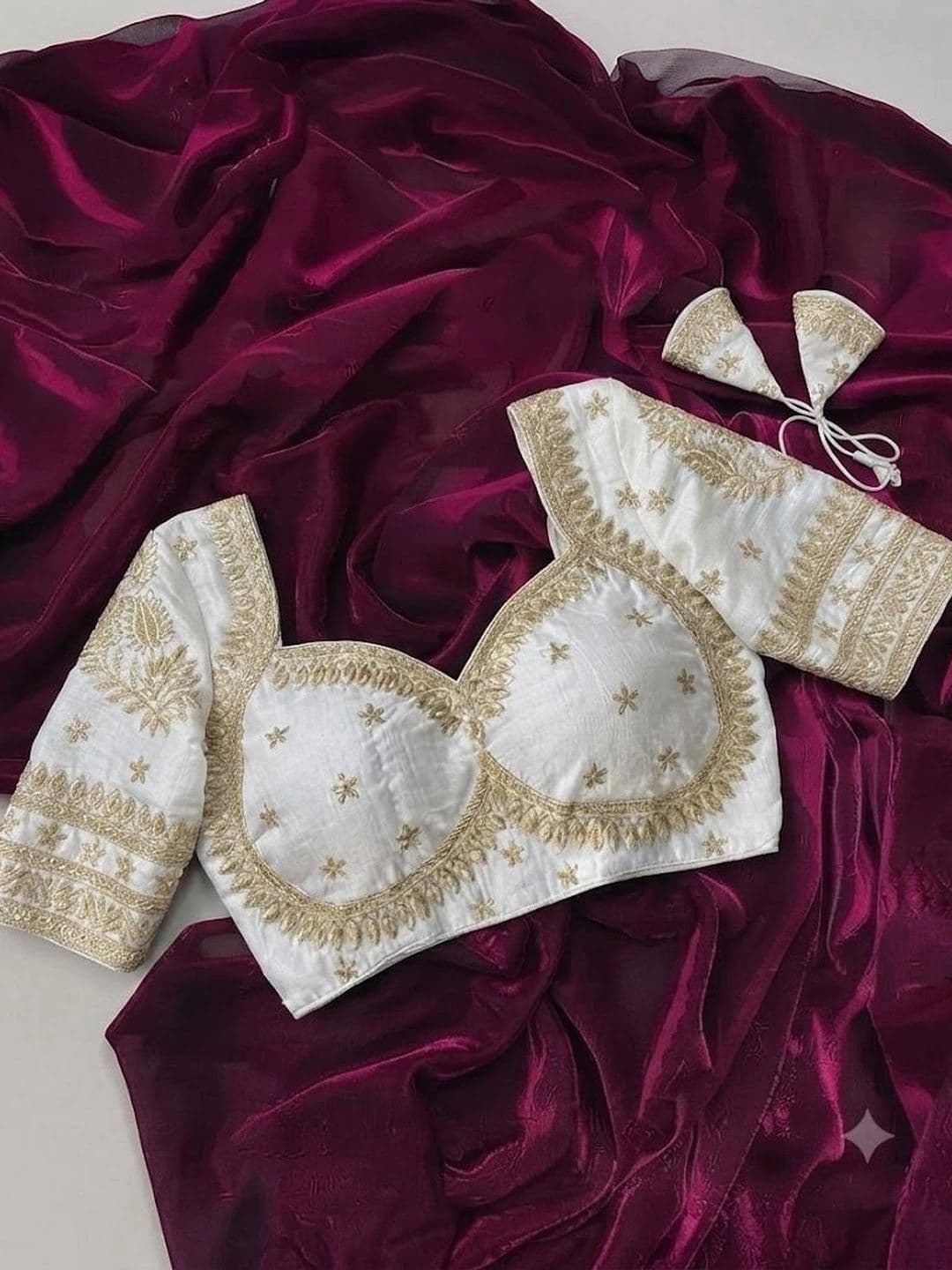 VRAGI Embroidered Saree thumbnail 4