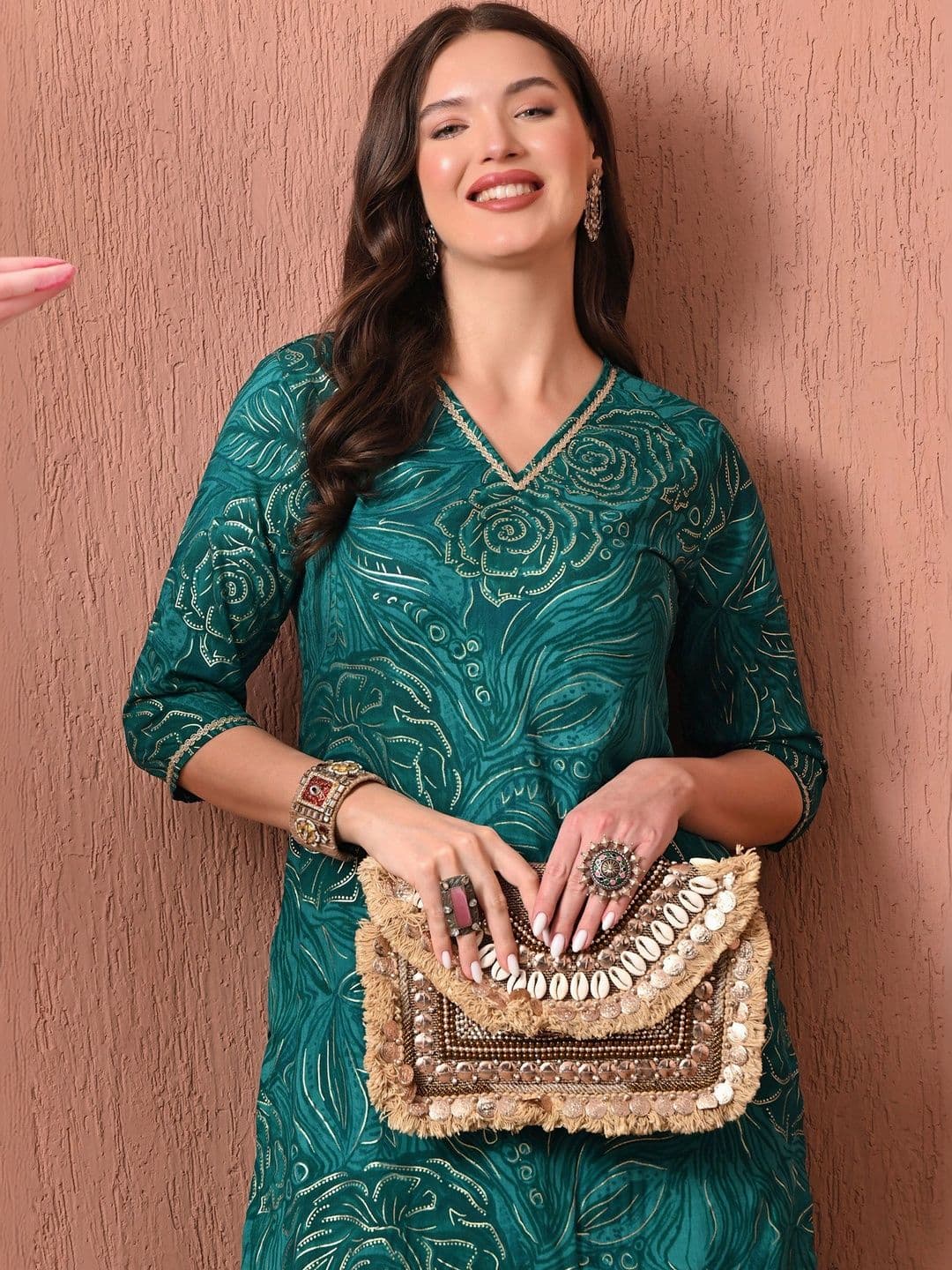 Sangria Women Floral Printed Floral Kurta thumbnail 3