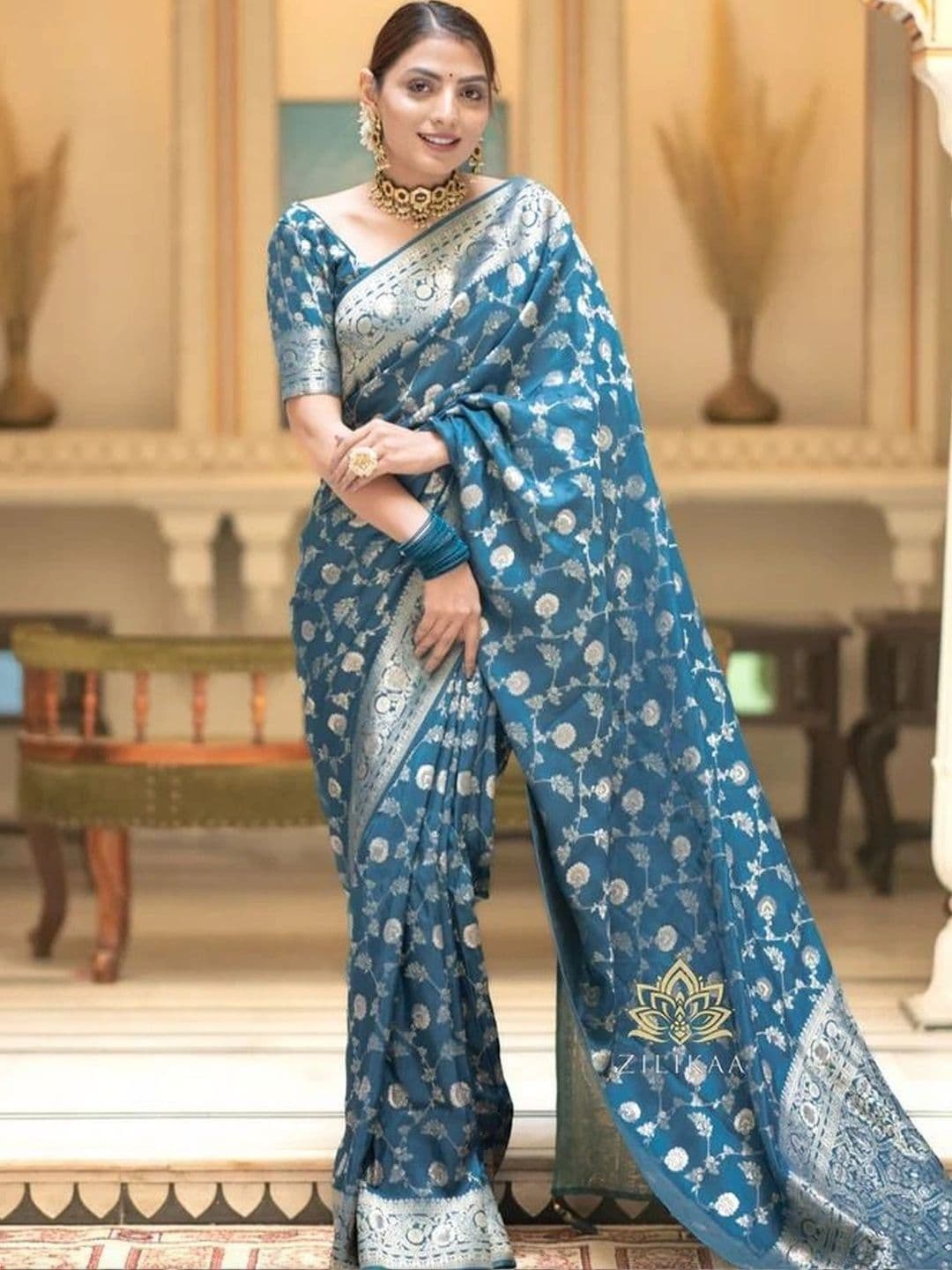 Mitera Woven Design Zari Silk Blend Banarasi Saree thumbnail 2