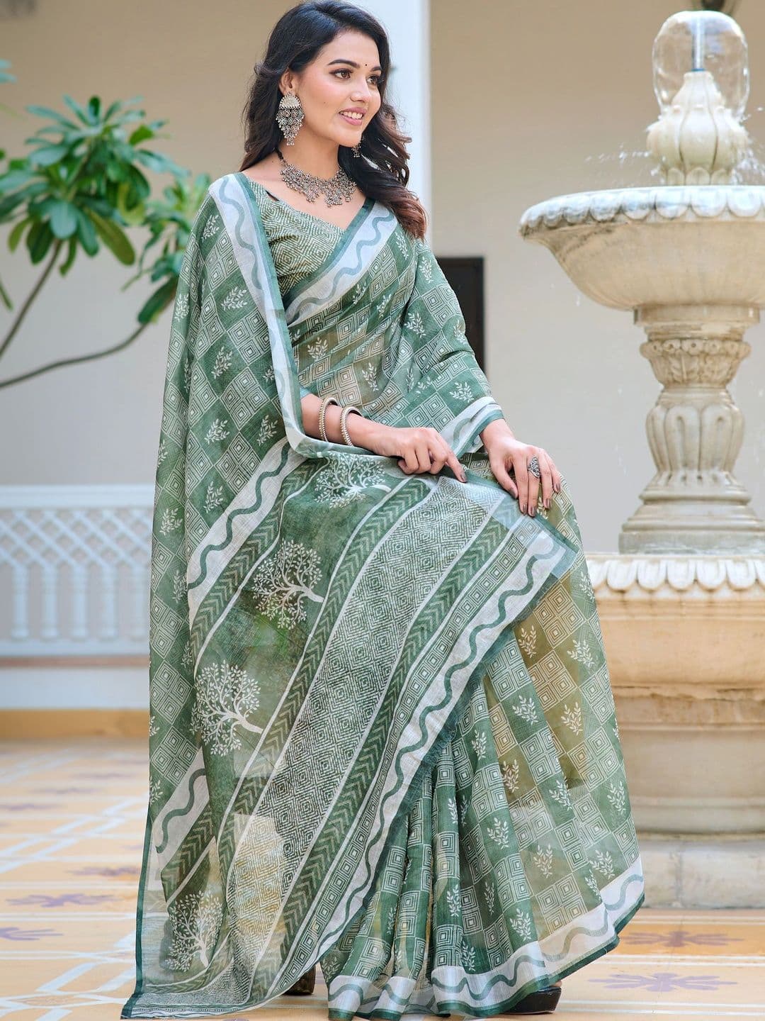 MANVAA Floral Saree thumbnail 4