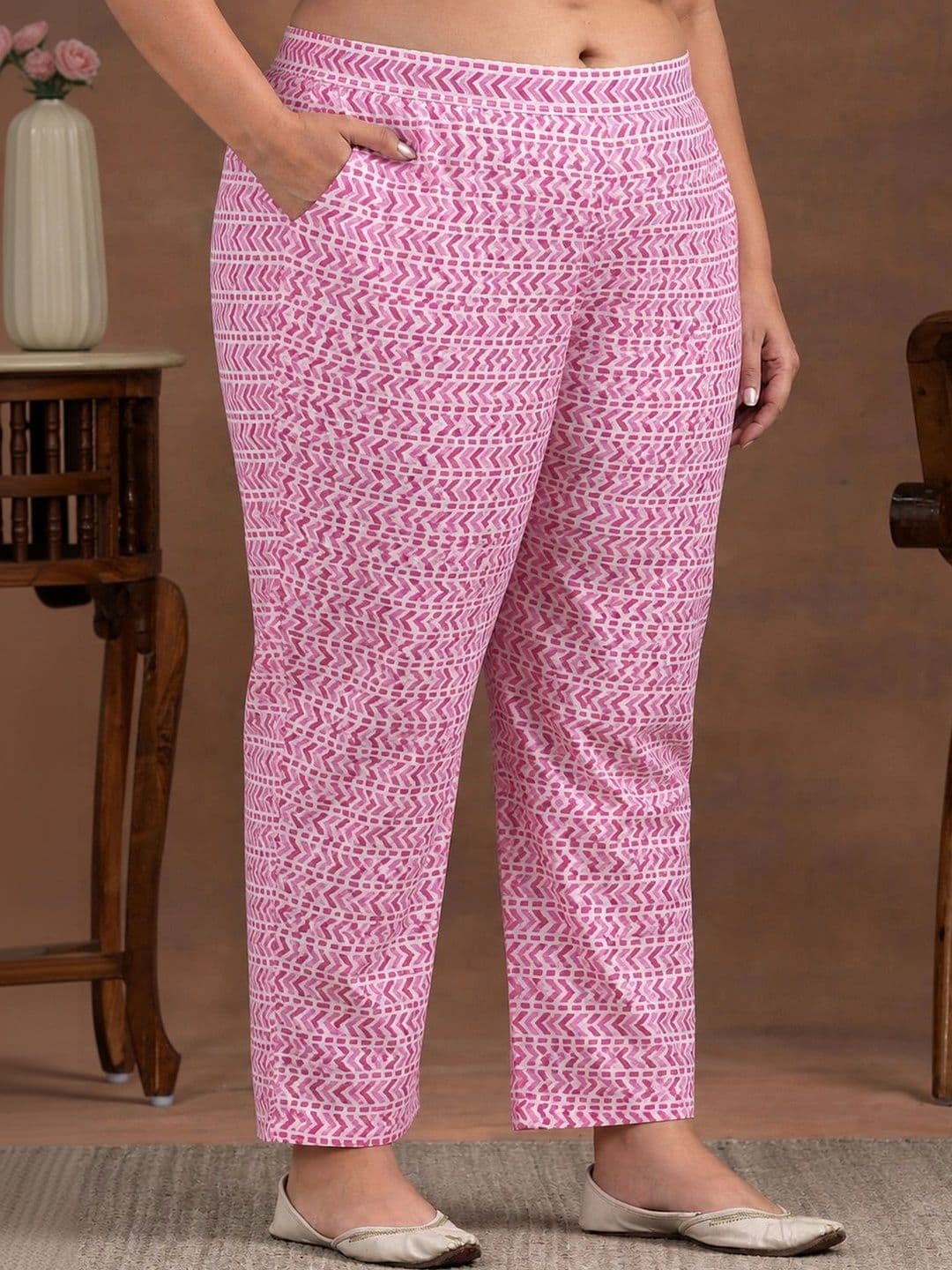 EXTRA LOVE BY LIBAS Women Ethnic Motifs Printed Regular Thread Work Kurta with Trousers & With Dupatta thumbnail 3