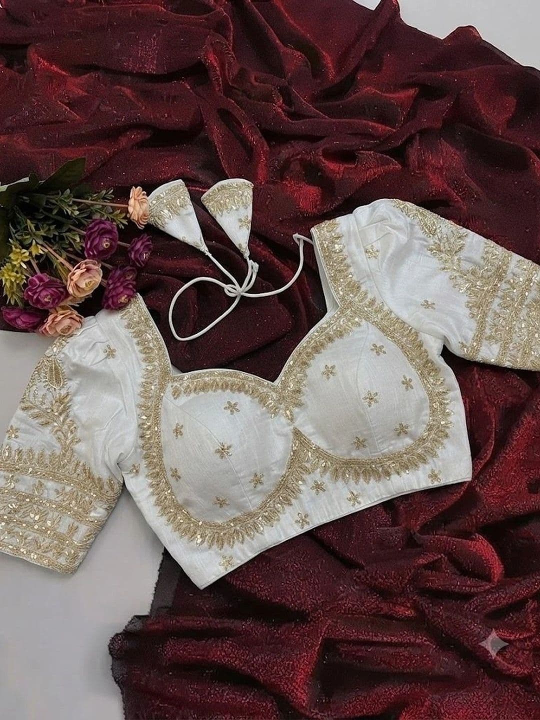 VRAGI Embroidered Saree thumbnail 4