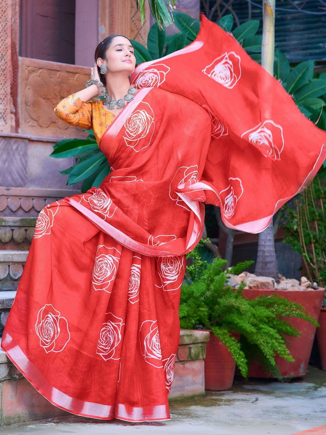 Maroosh Floral Saree thumbnail 2