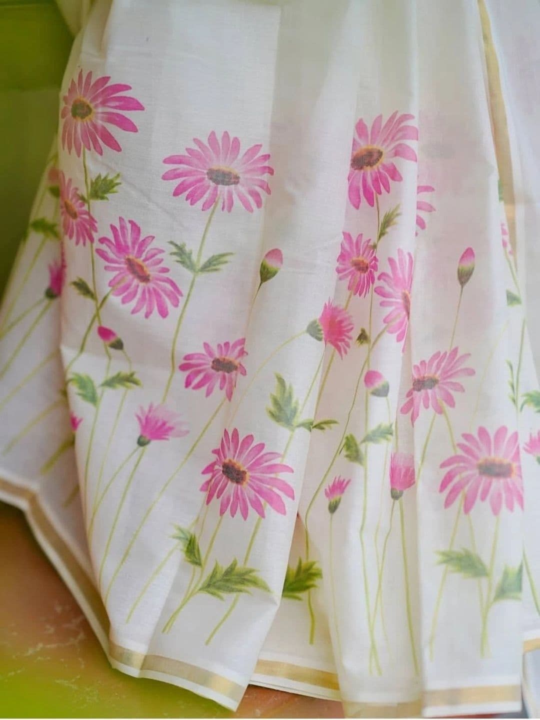 vidhyarani Floral Saree thumbnail 2