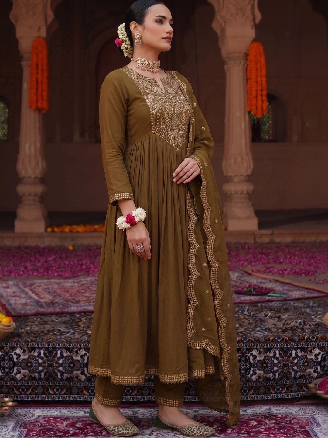 Navlik Women Embroidered Regular Chanderi Silk Kurta with Trousers & With Dupatta thumbnail 4