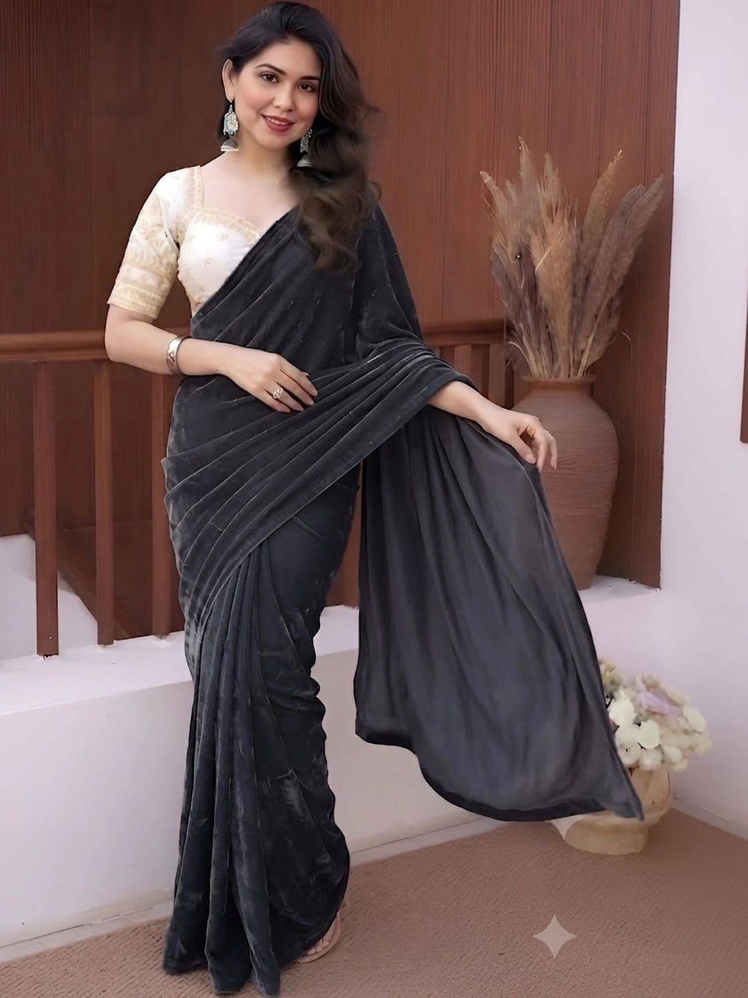 VRAGI Women Solid Lycra Saree - view 1