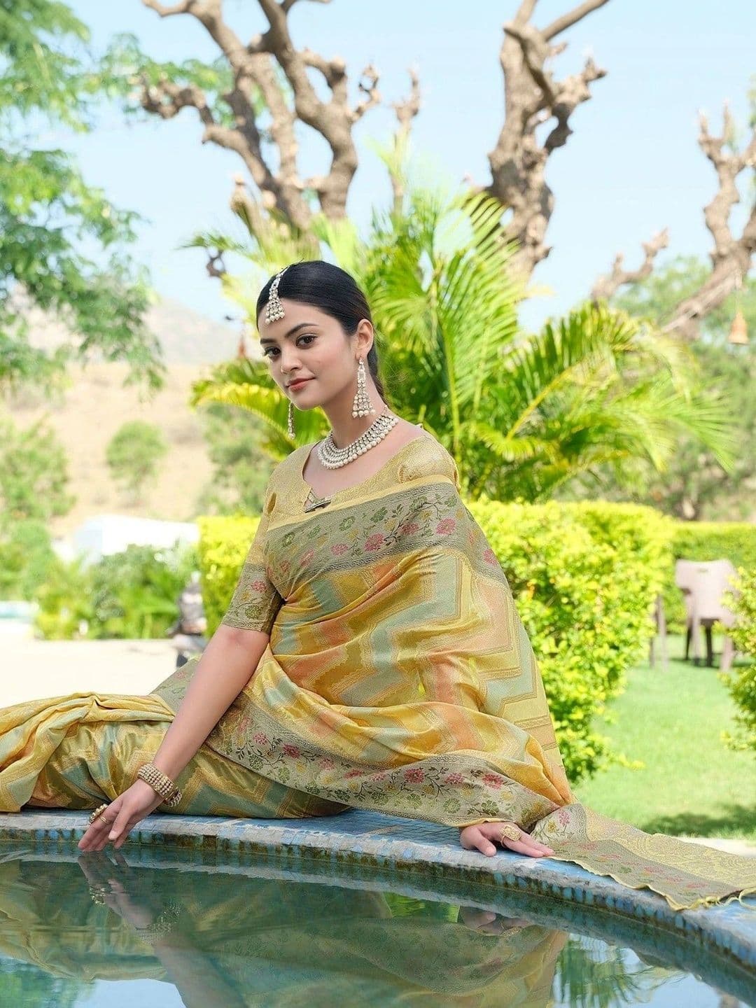 KALINI Woven Design Zari Art Silk Fusion Banarasi Saree thumbnail 4