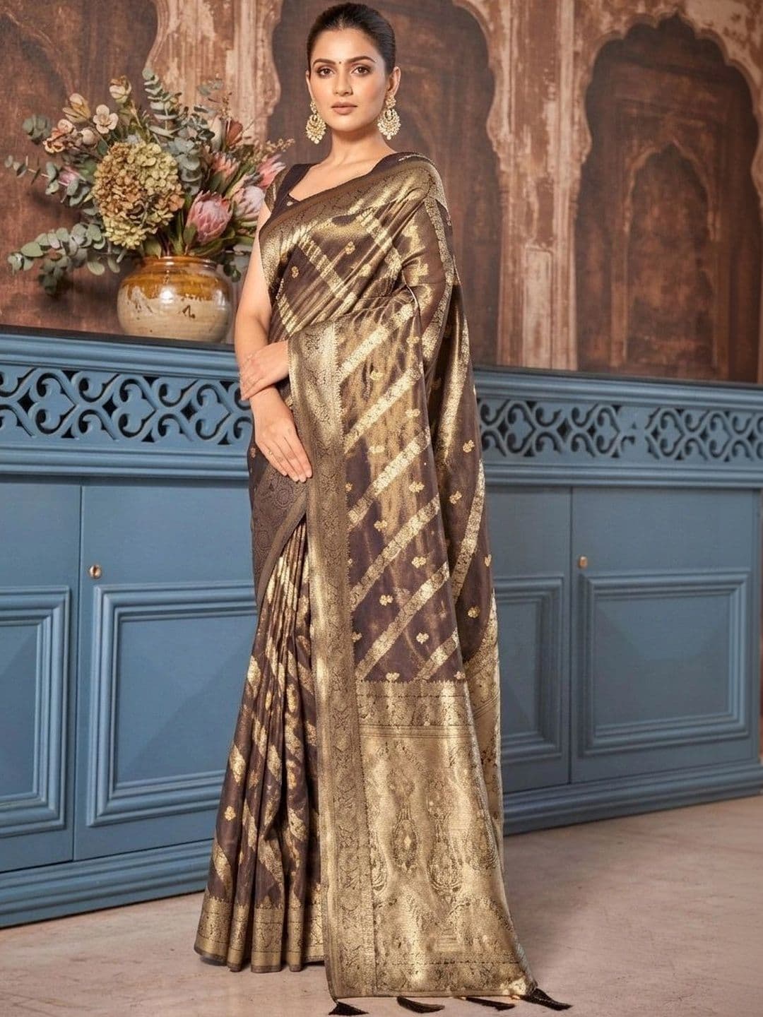 MONJOLIKA FASHION Woven Design Zari Silk Blend Designer Bomkai silk Saree thumbnail 5