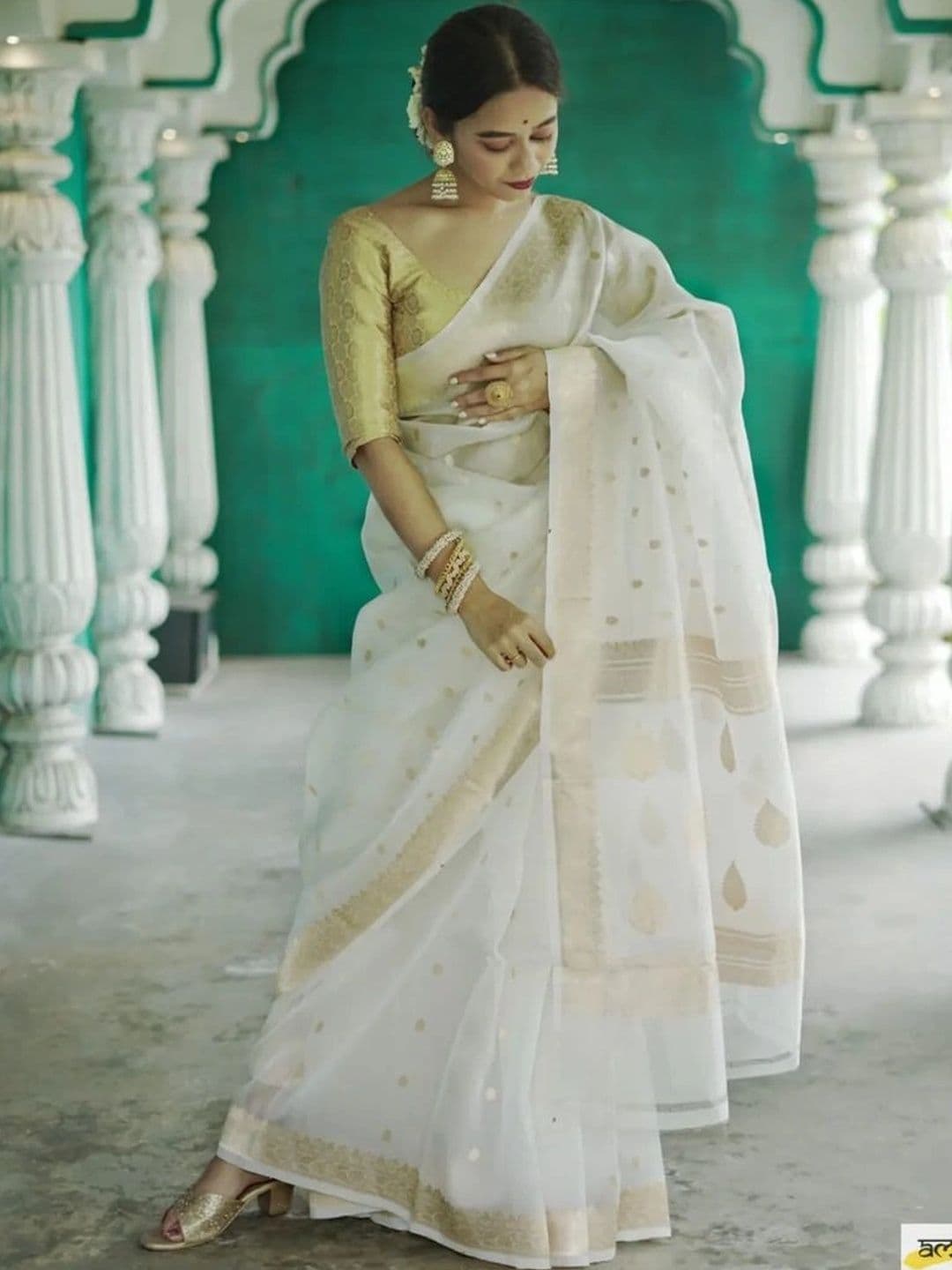 HERE&NOW Woven Design Zari Banarasi Saree thumbnail 4