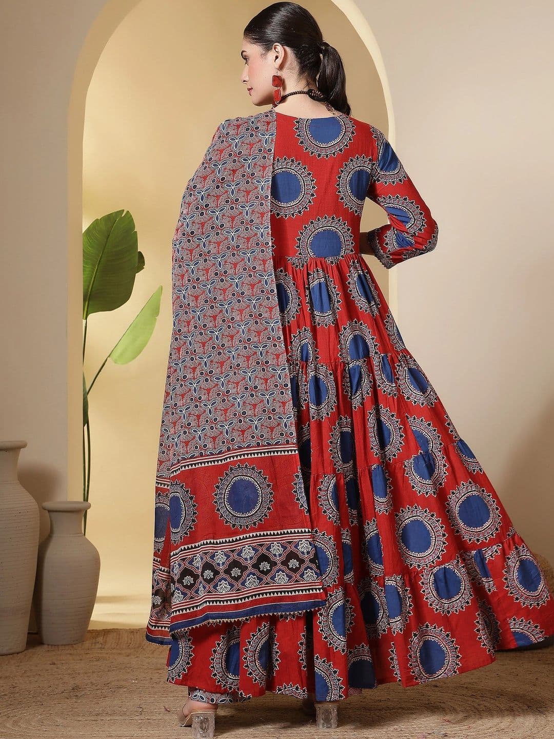 Sangria Women Ethnic Motifs Printed Tiered Pure Cotton Kurta with Trousers & With Dupatta thumbnail 3