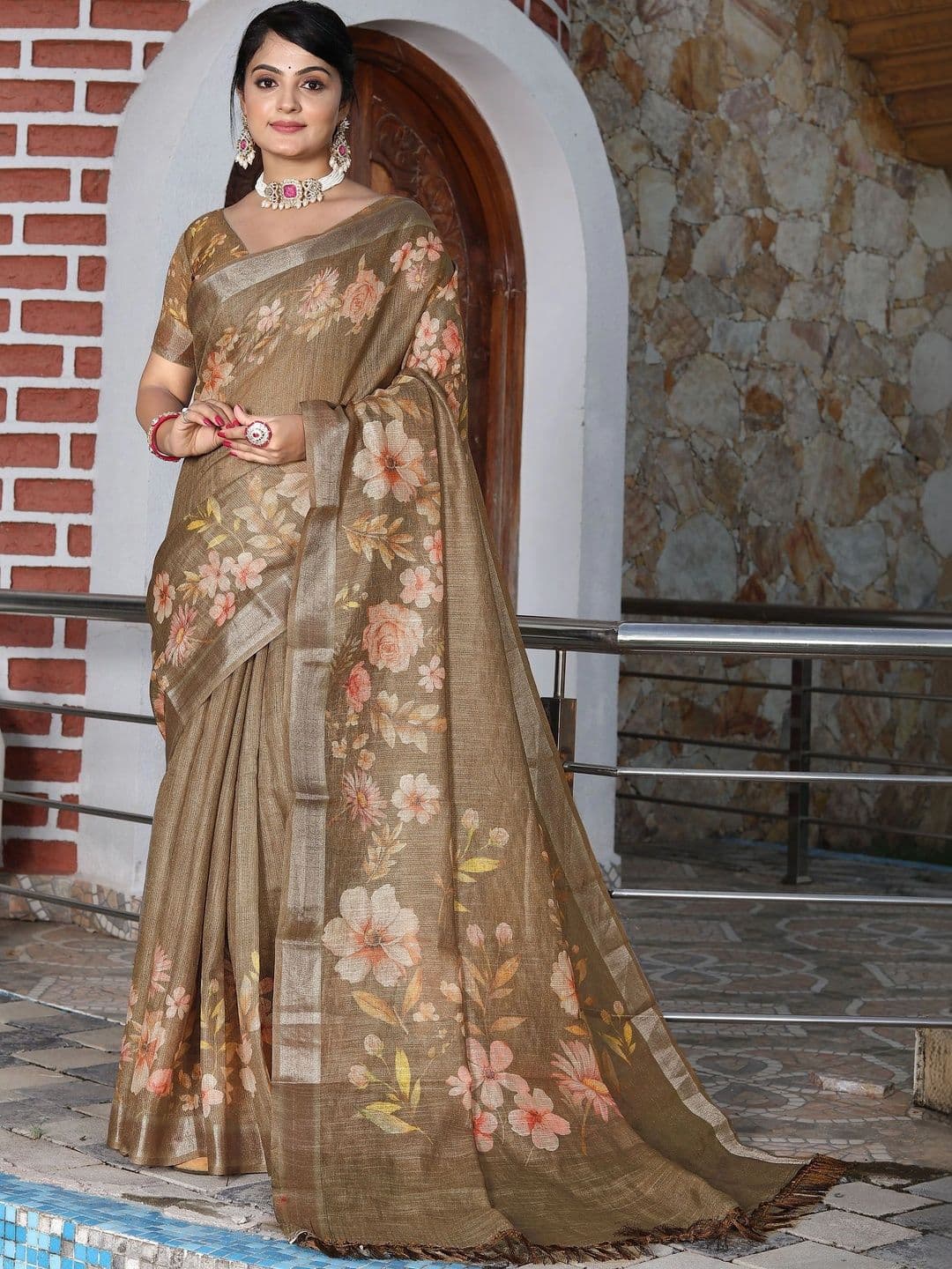 Maroosh  Women Floral Silk Cotton Handloom Saree thumbnail 2