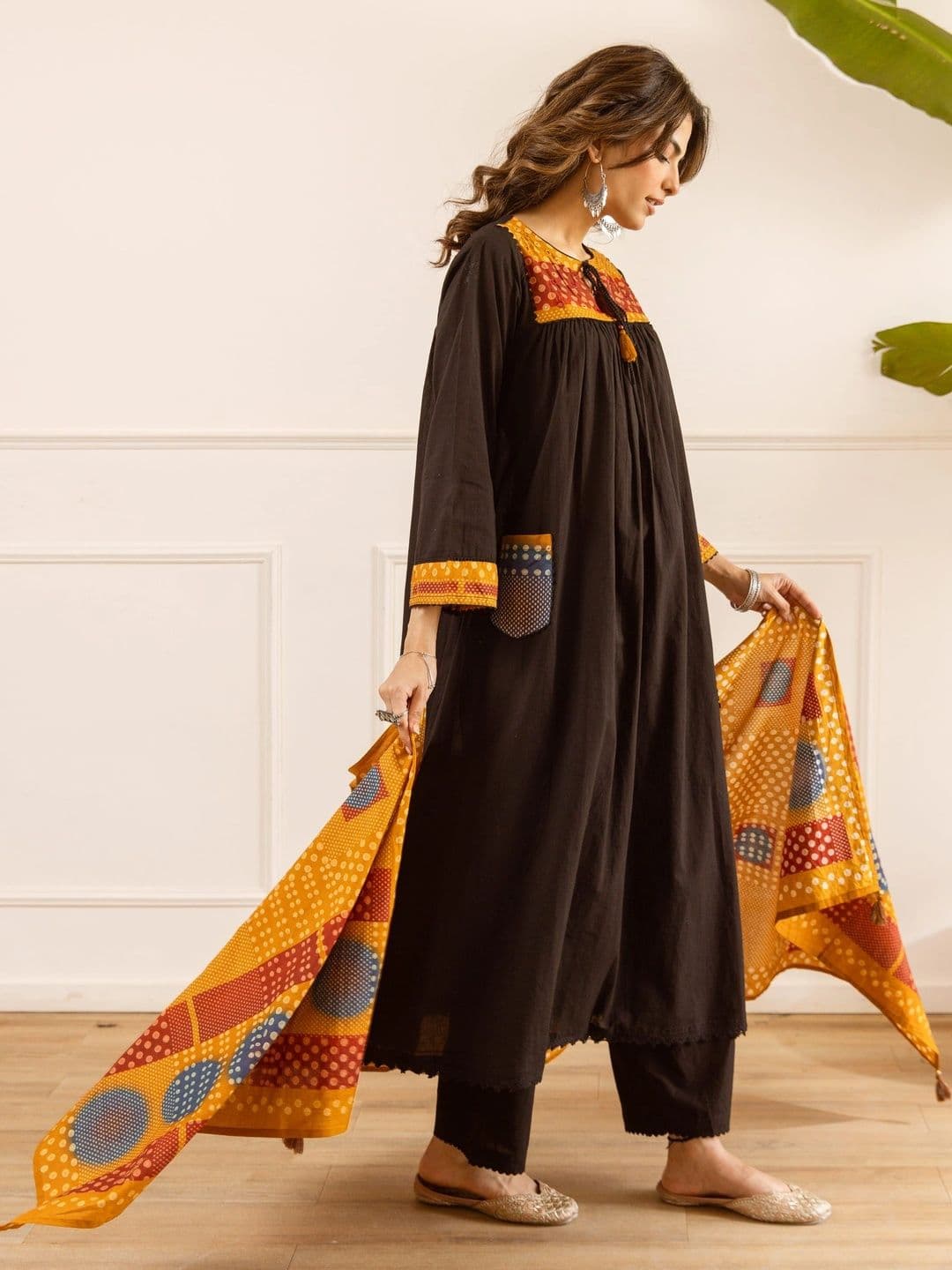 Sangria Women Ethnic Motifs Printed Empire Pure Cotton Kurta with Trousers & With Dupatta thumbnail 6