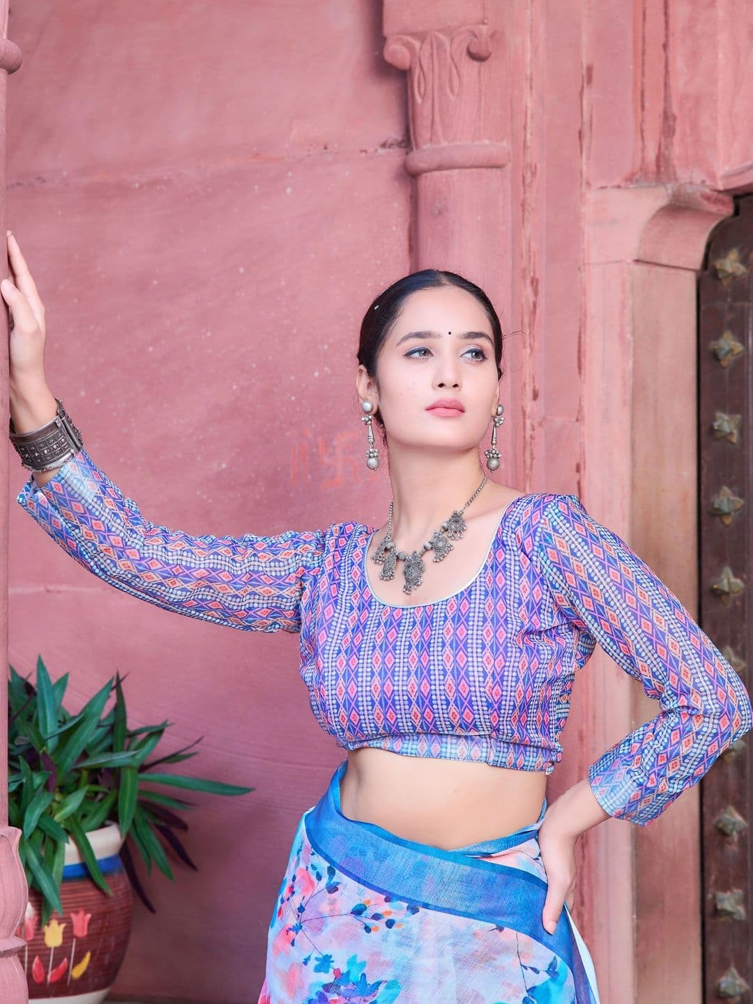 MANVAA Floral Saree thumbnail 3