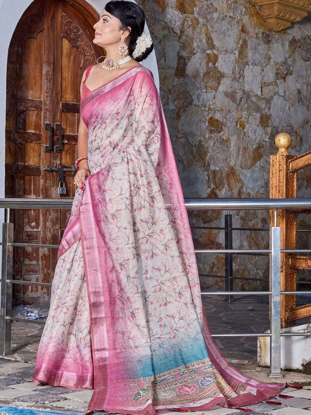 MANVAA Women Floral Printed Silk Cotton Handloom Saree thumbnail 4